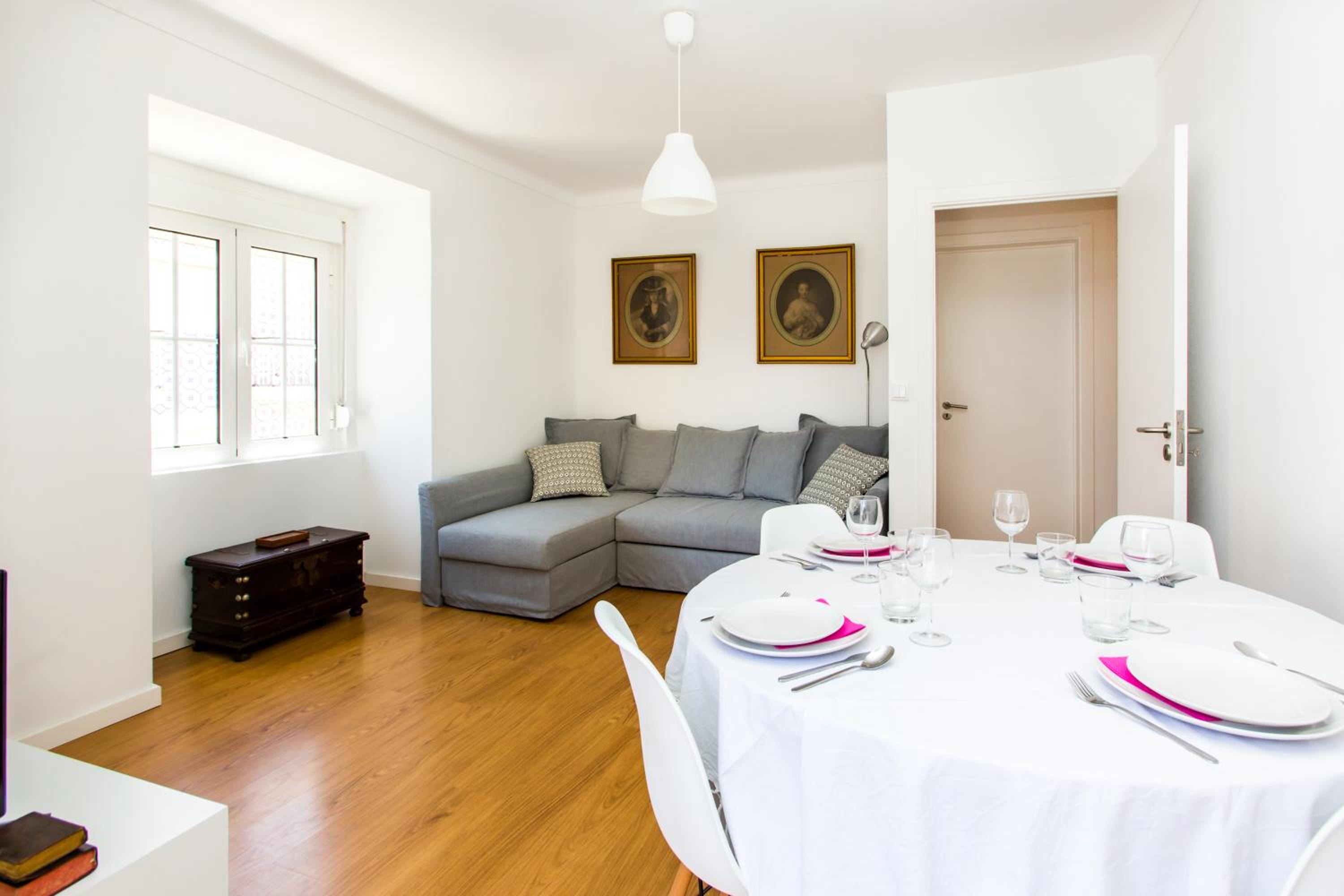 Belem! Charming 2 Bedroom Apartment w terrace, Wifi & free street parking view 4