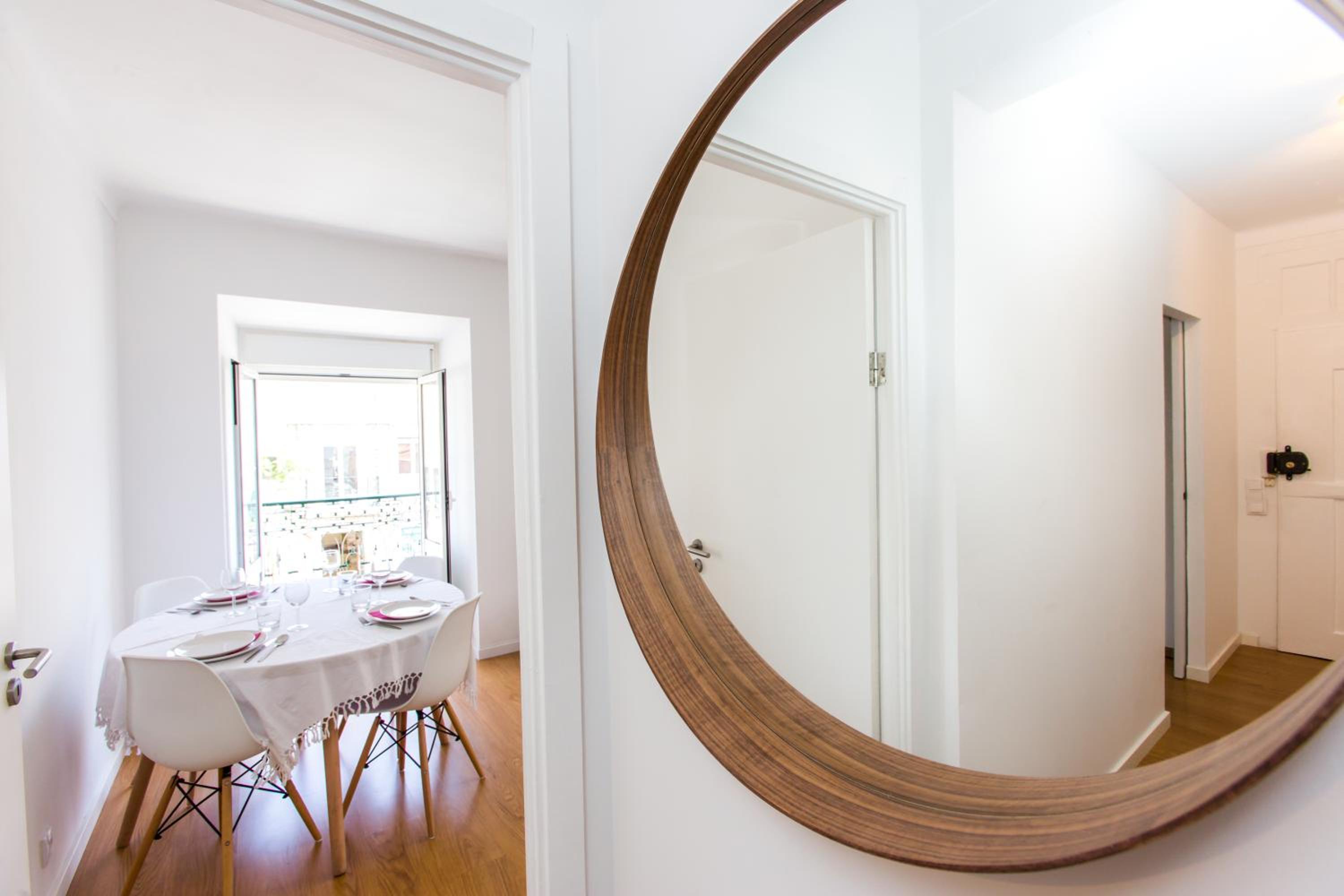 Belem! Charming 2 Bedroom Apartment w terrace, Wifi & free street parking view 2