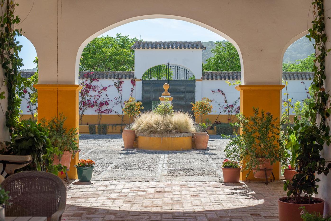 Private Villa Cortijo Sierra y Lago with private swimming pool