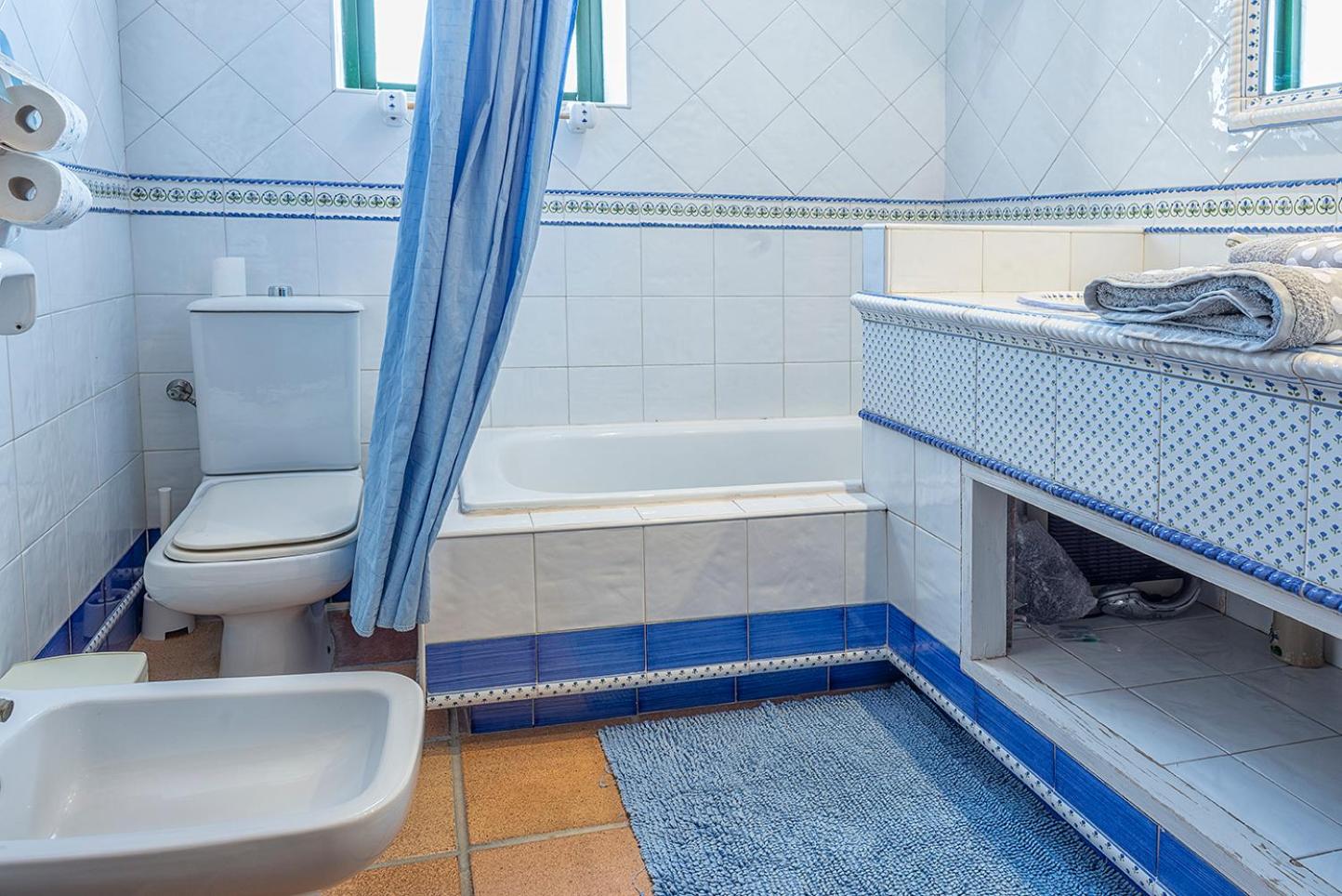 Private Villa Cortijo Sierra y Lago with private swimming pool