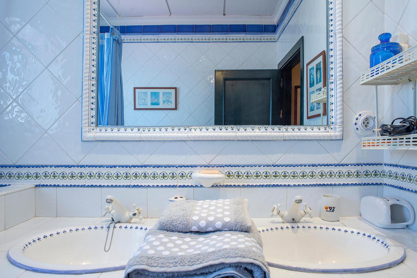 Private Villa Cortijo Sierra y Lago with private swimming pool