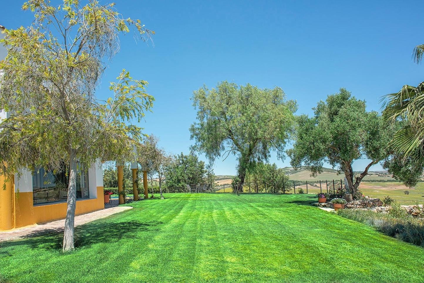Private Villa Cortijo Sierra y Lago with private swimming pool