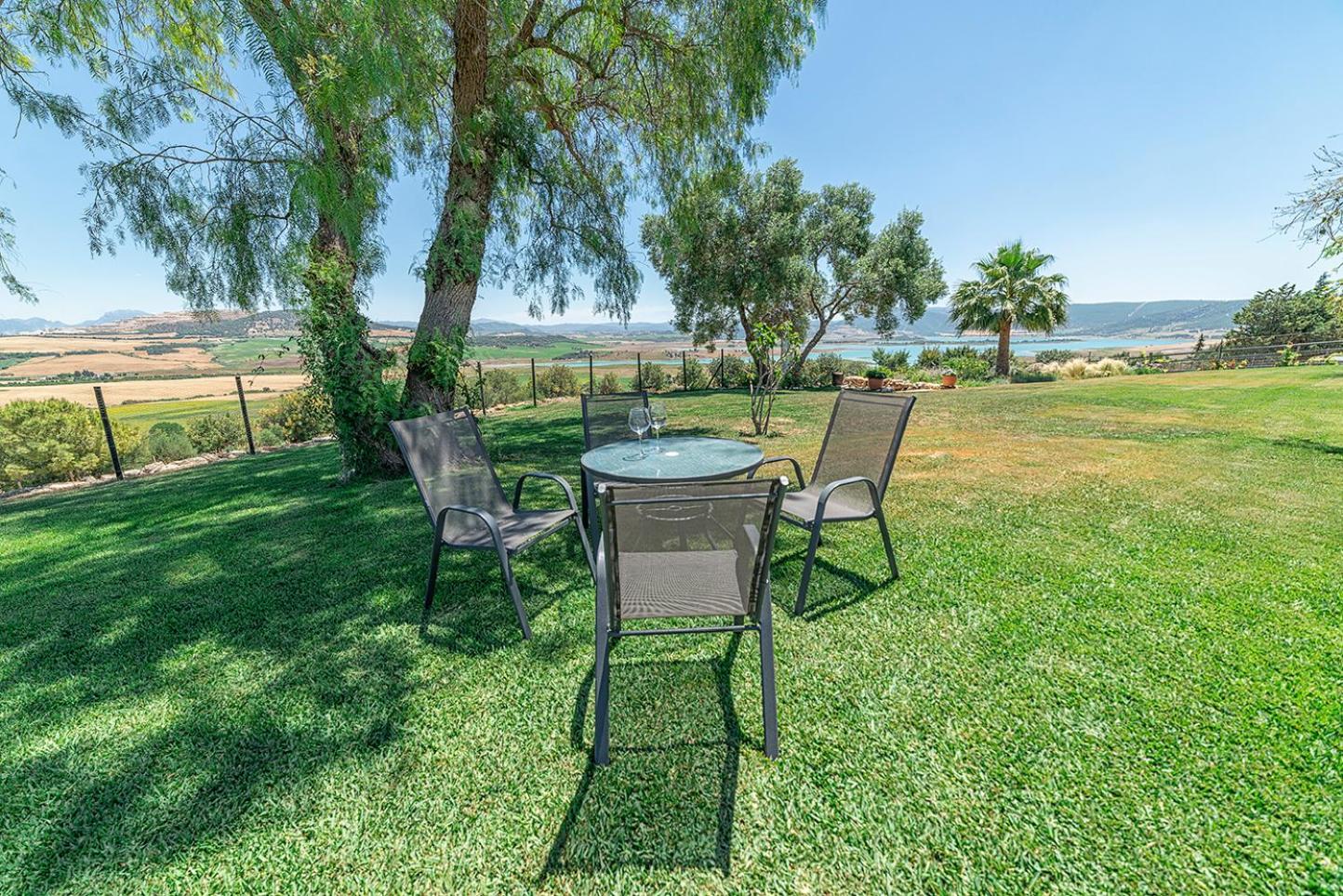 Private Villa Cortijo Sierra y Lago with private swimming pool