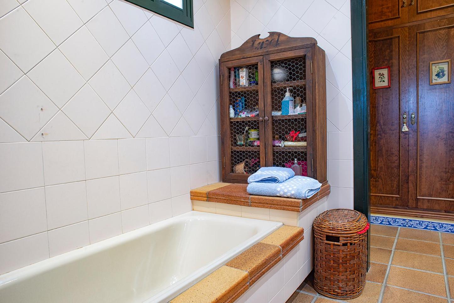 Private Villa Cortijo Sierra y Lago with private swimming pool