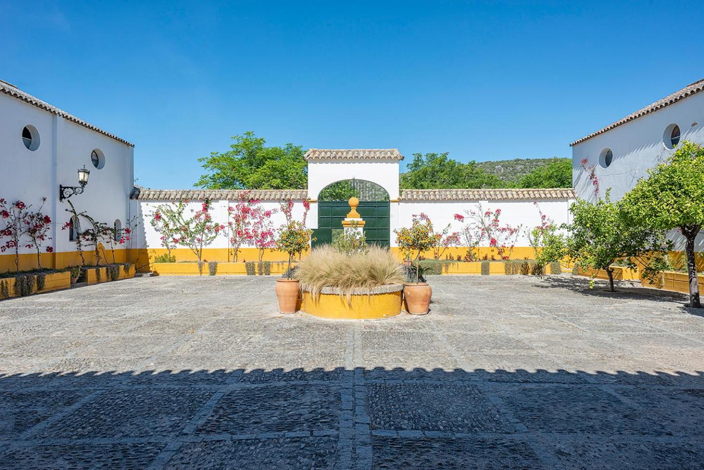 Private Villa Cortijo Sierra y Lago with private swimming pool