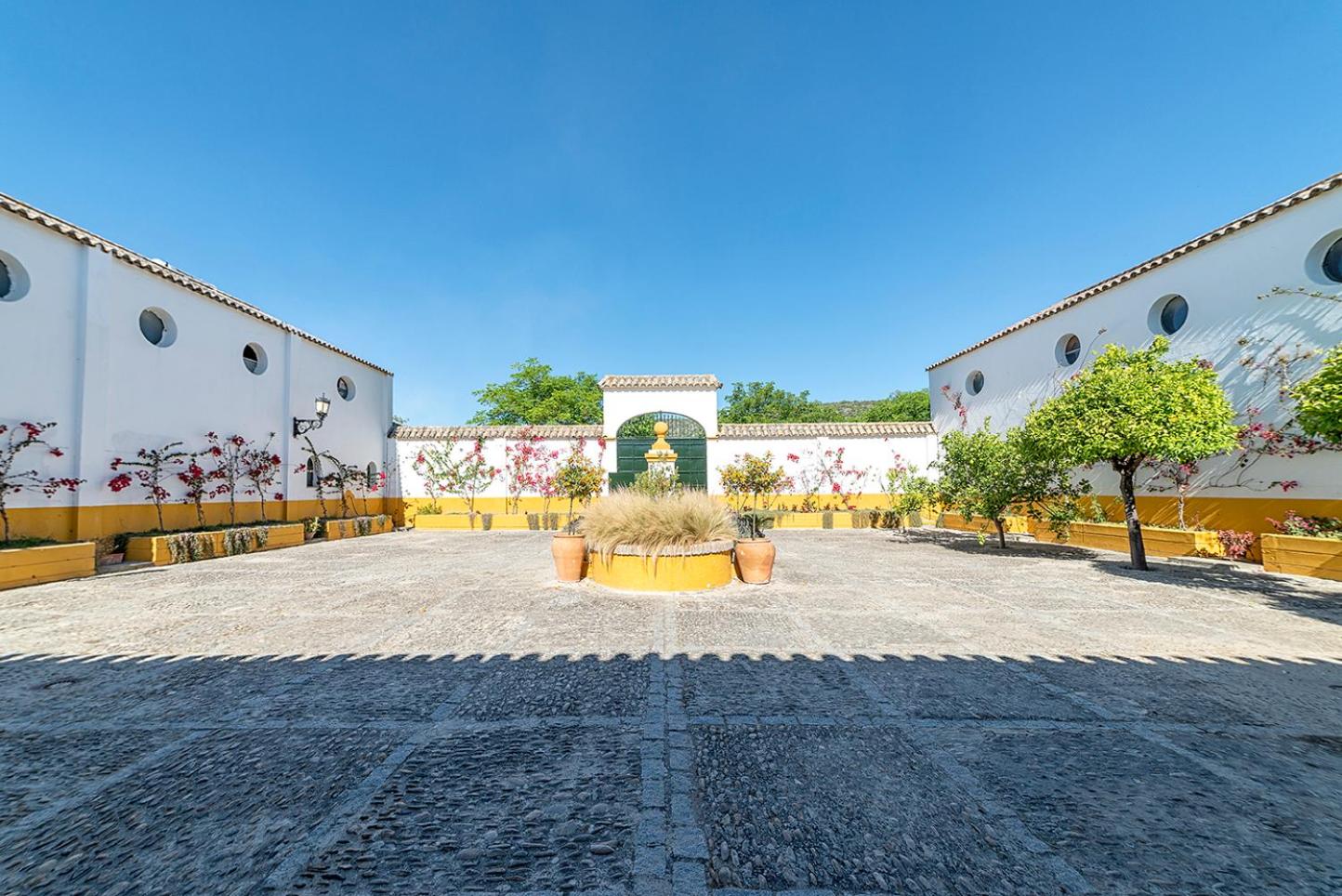 Private Villa Cortijo Sierra y Lago with private swimming pool