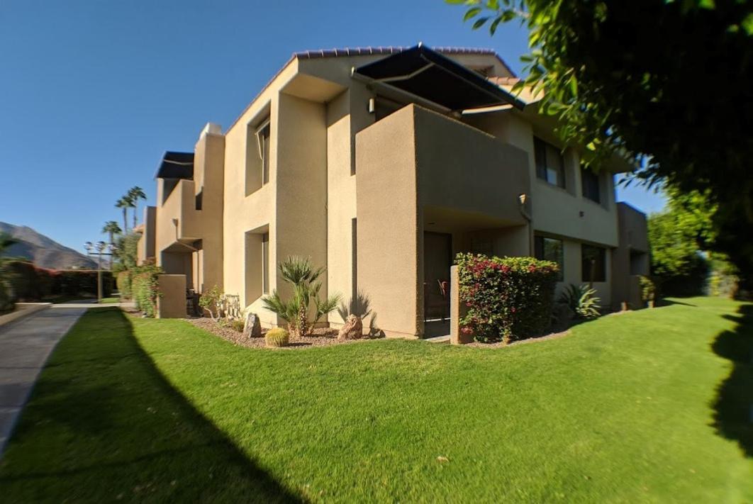 Upscale 2Bed 2Bath Condo Prime Location WiFi Pools Kitchen Security view 3
