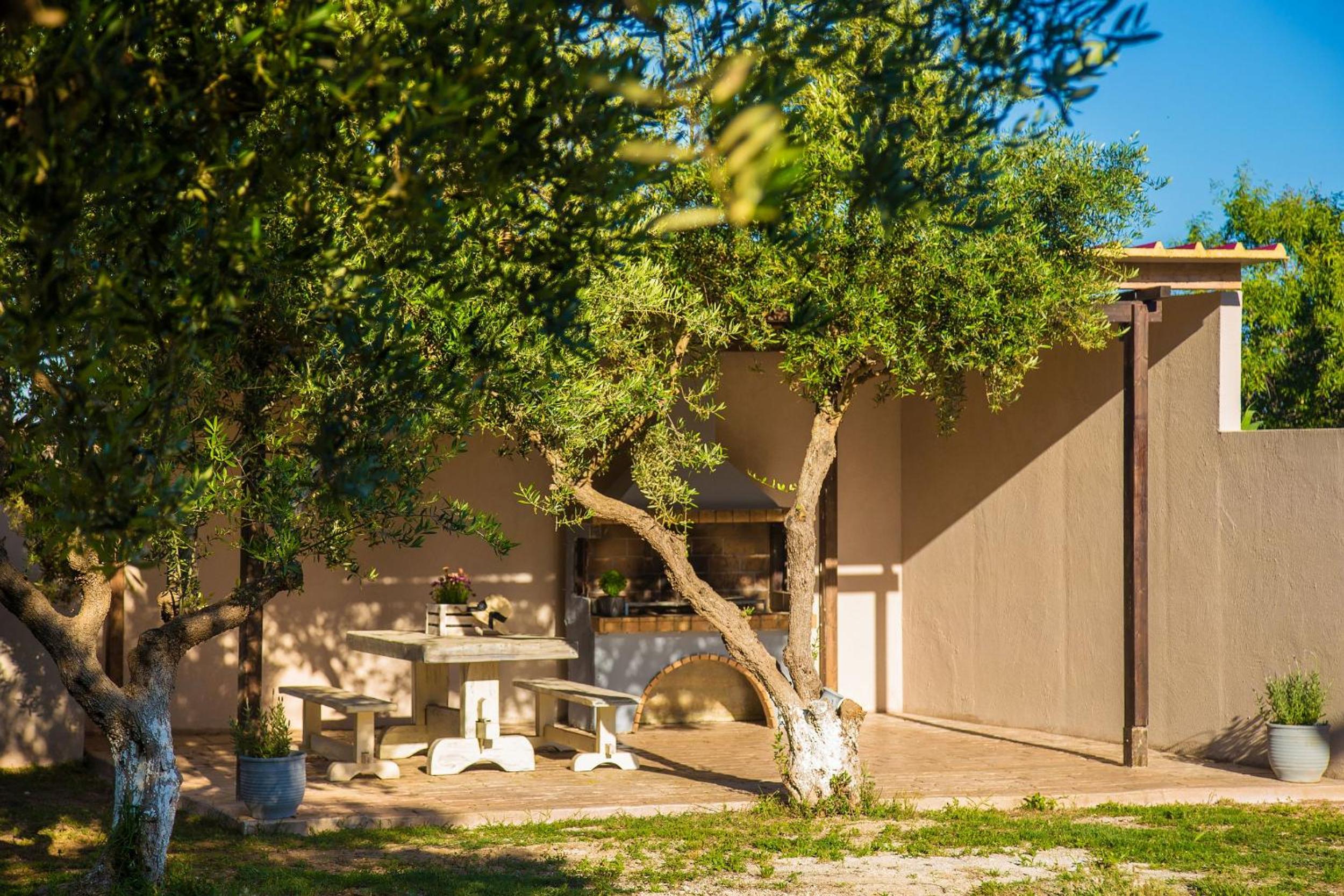 Kondarini's Sea View Studios - Close to the beach, by ZanteWize