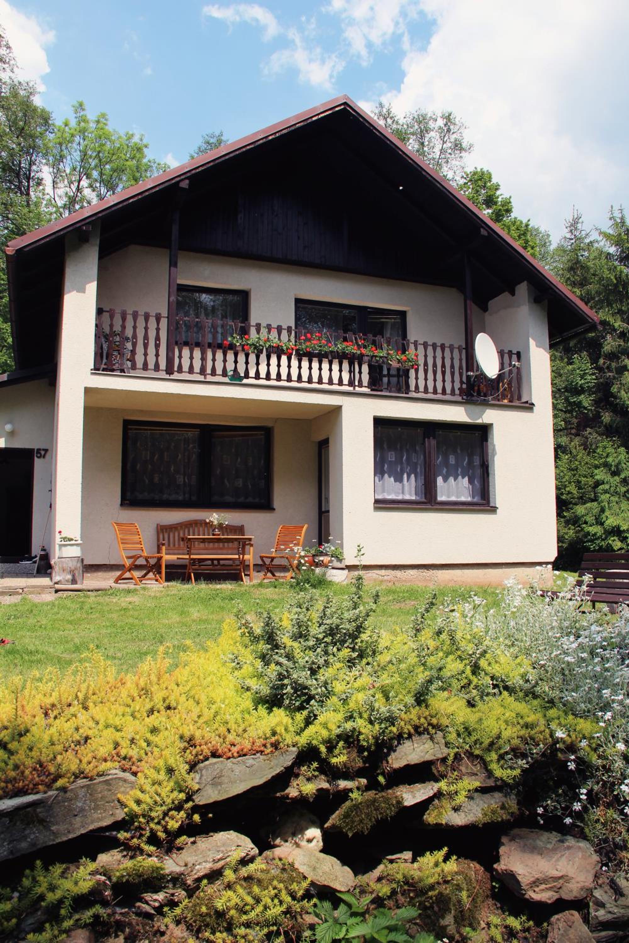 Spacious house at the gate of Giant Mountains