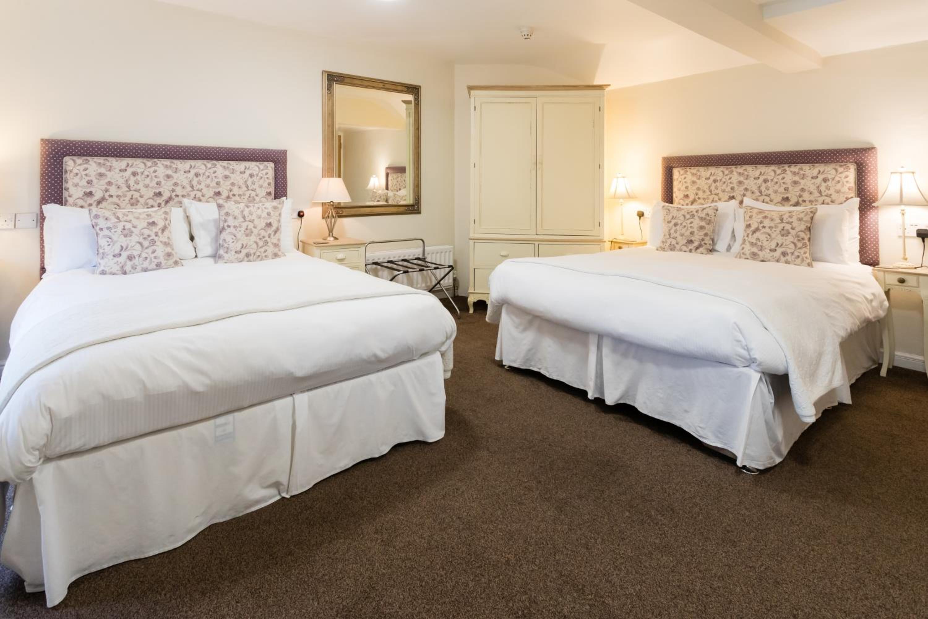 Warwick Vacations - The Old Fourpenny Hotel - Property Image 9