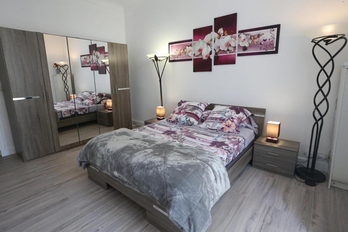 Amiral Courbet Apartment view 4