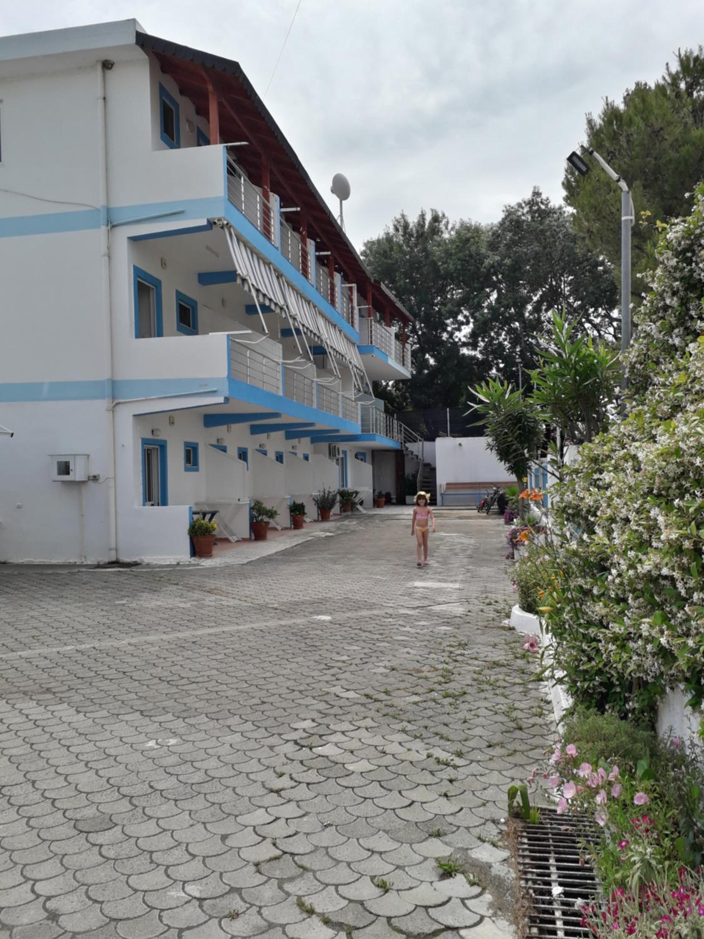 Rooms and Apartments Analipsi