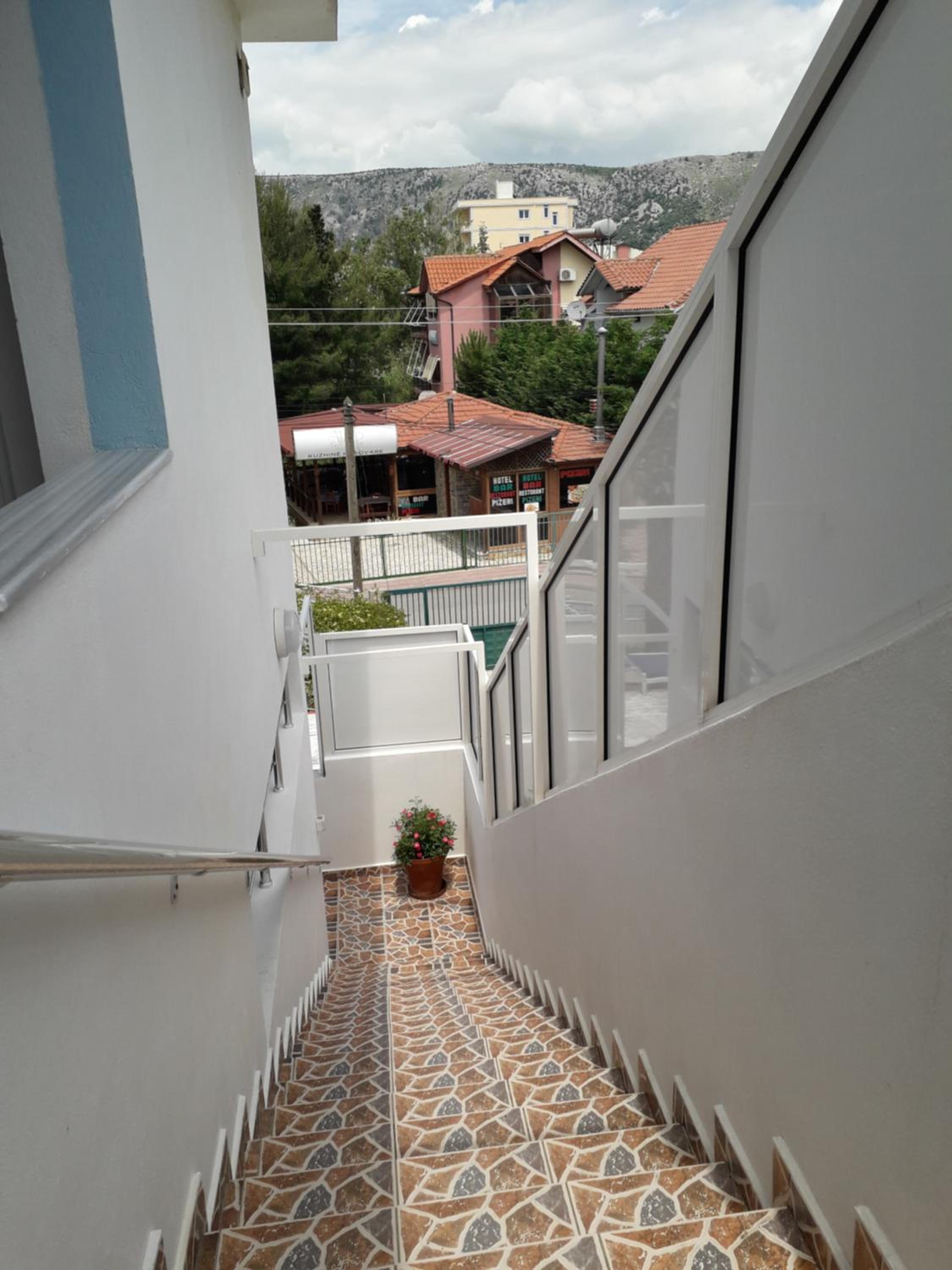 Rooms and Apartments Analipsi