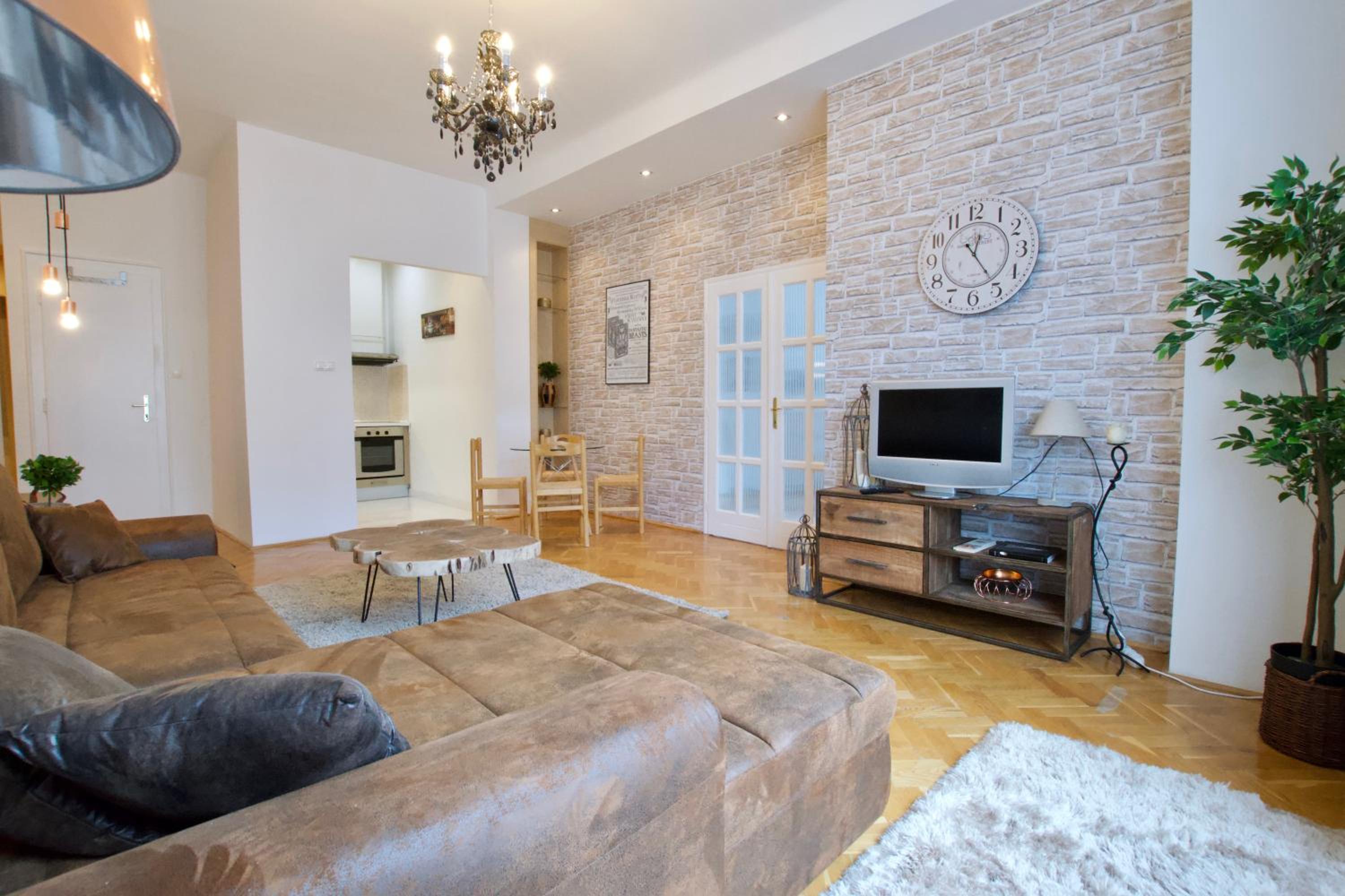 Standard Apartment by Hi5 - Madách Imre 1 view 3