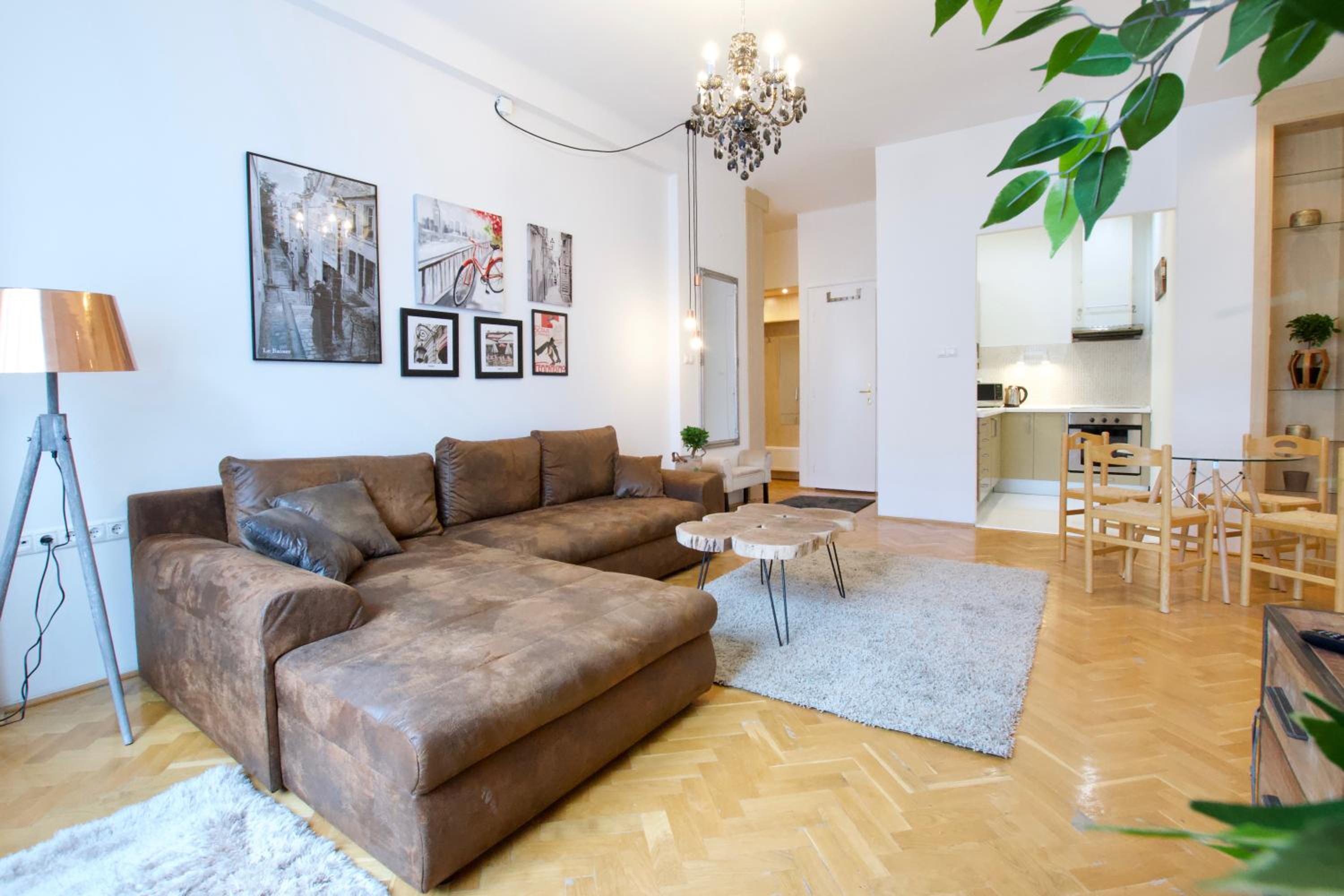 Standard Apartment by Hi5 - Madách Imre 1 view 4