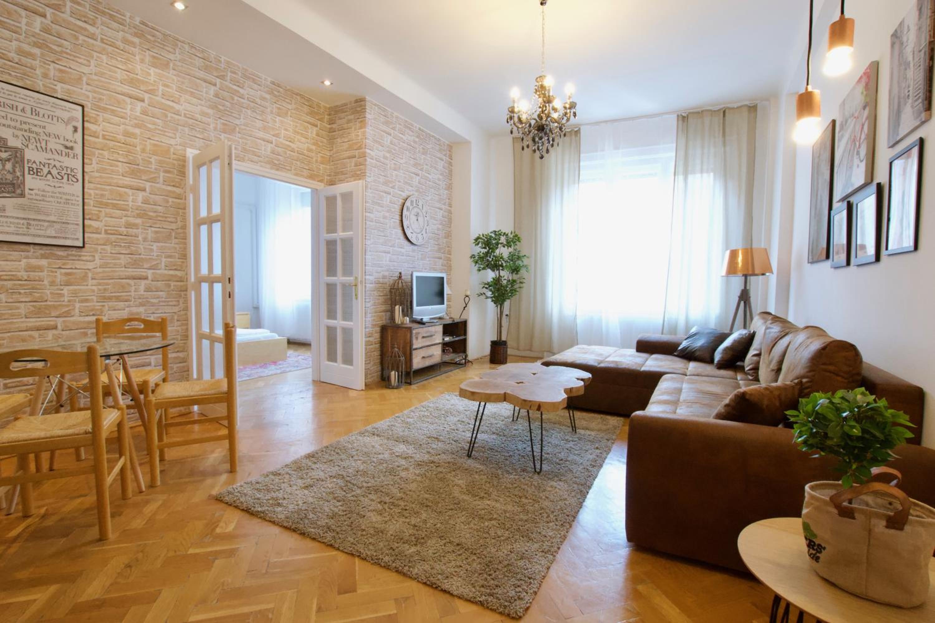 Standard Apartment by Hi5 - Madách Imre 1 view 5