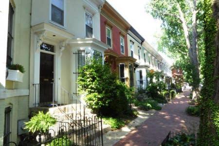 Big Bright 1 BR at U/Shaw + 14th on Quaint Swann view 3
