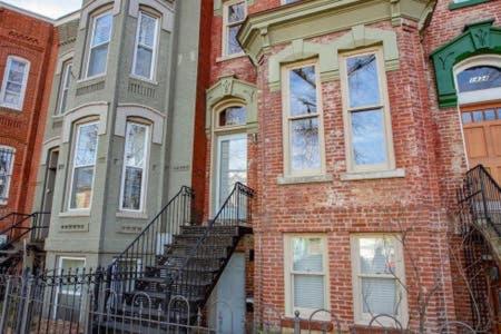 Big Bright 1 BR at U/Shaw + 14th on Quaint Swann view 2