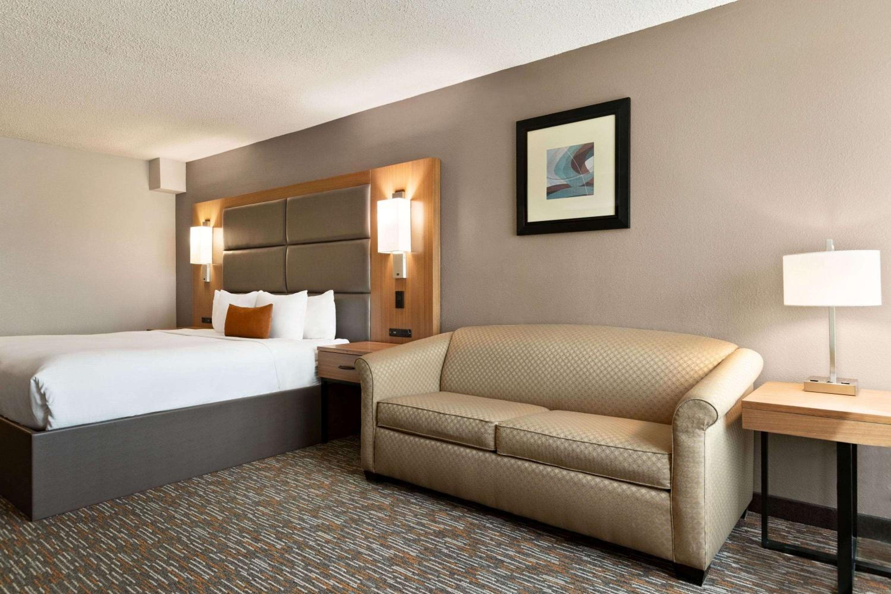 Wingate by Wyndham Cincinnati Blue Ash - Property Image 1