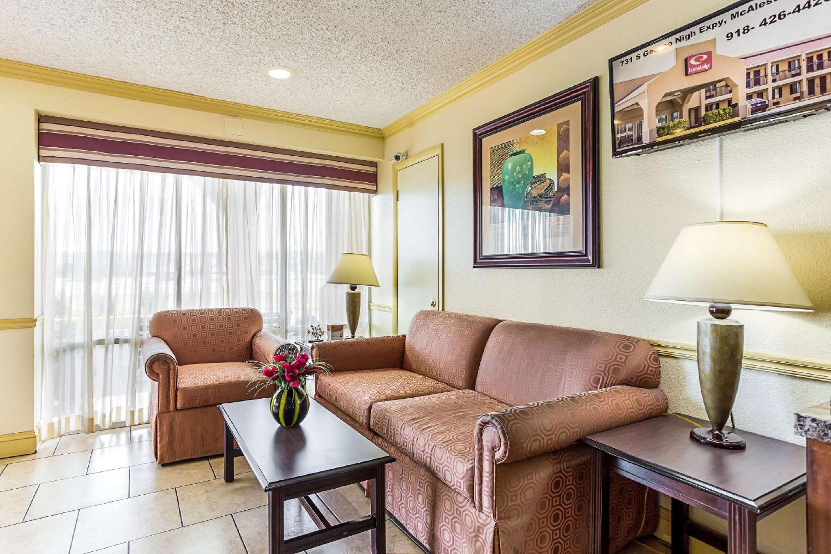McAlester Vacations - Econo Lodge McAlester - Property Image 3