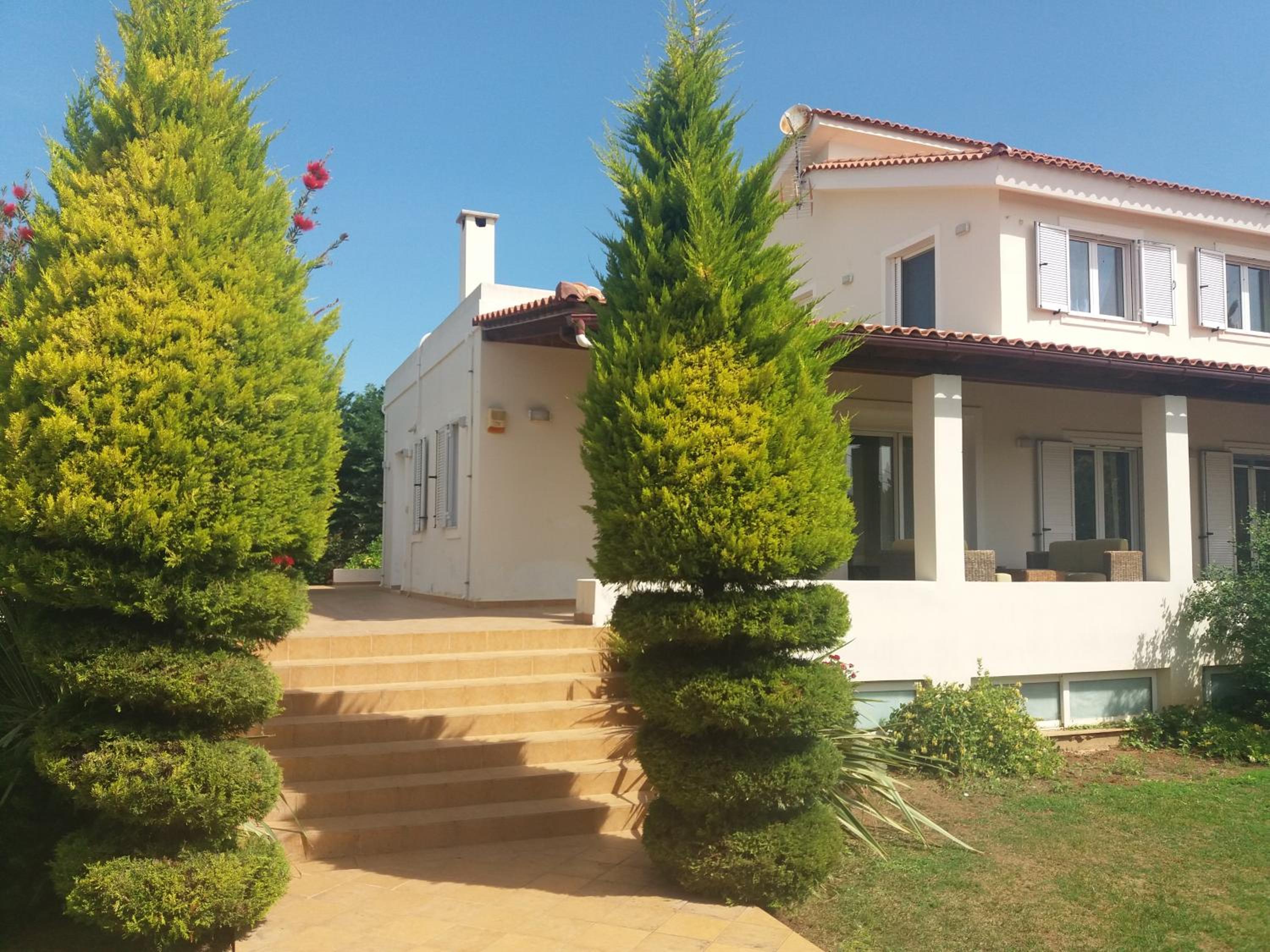 Beautiful Summer Villa in Chalkoutsi view 3