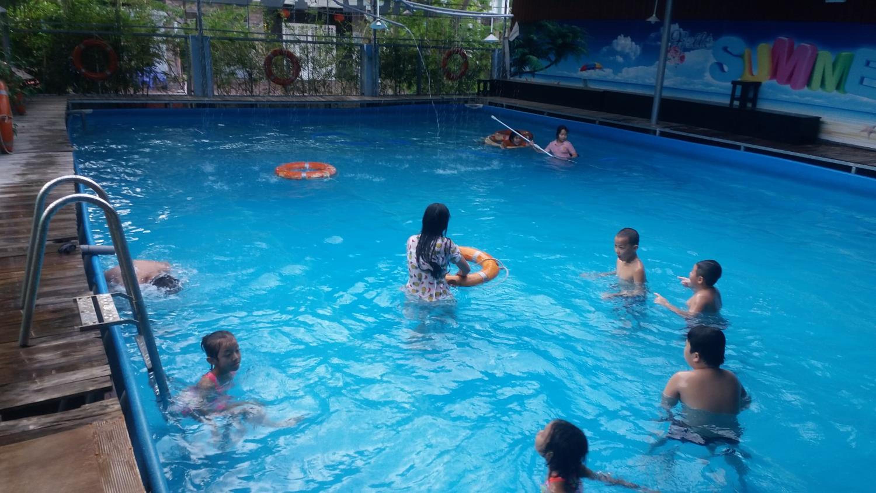 swimming pool
