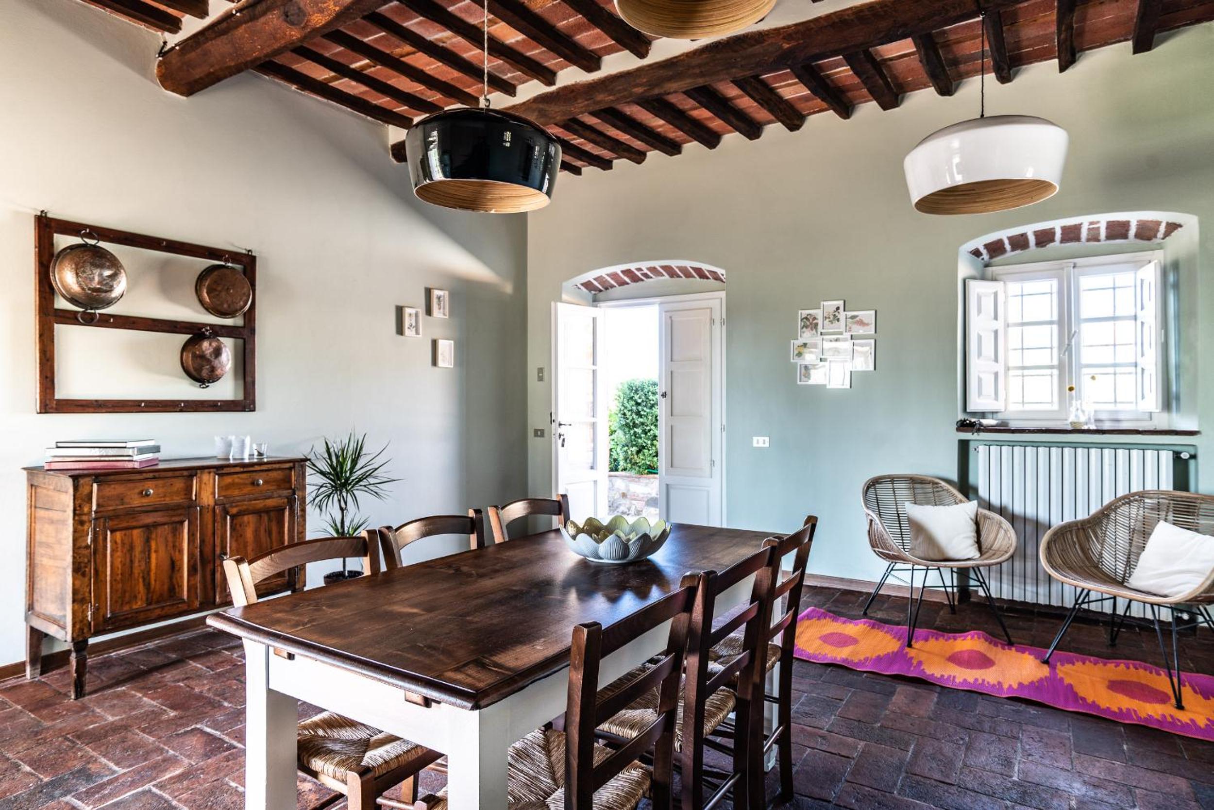 Appartamento con vista panoramica e piscina