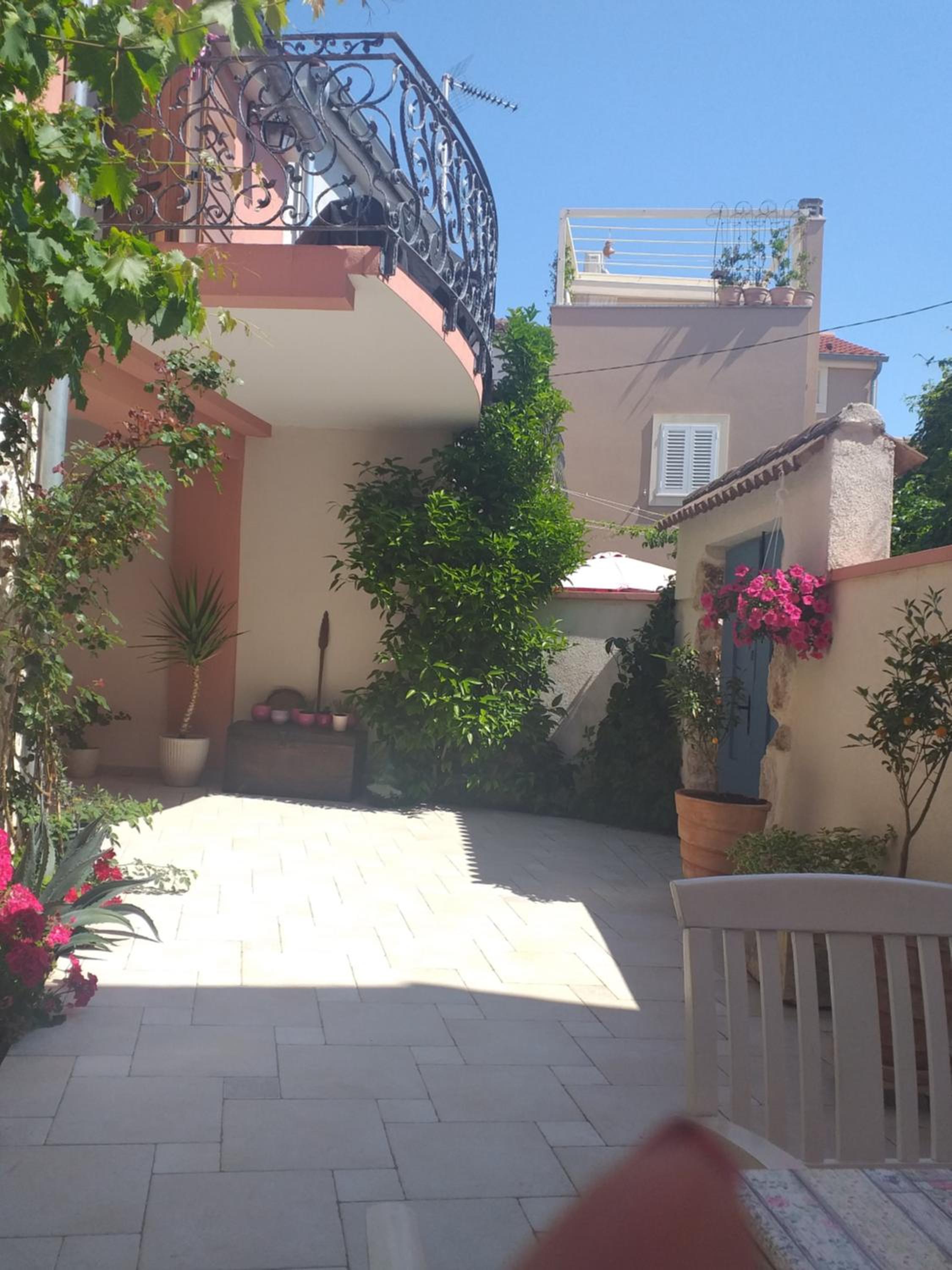 Apartment Elda view 2