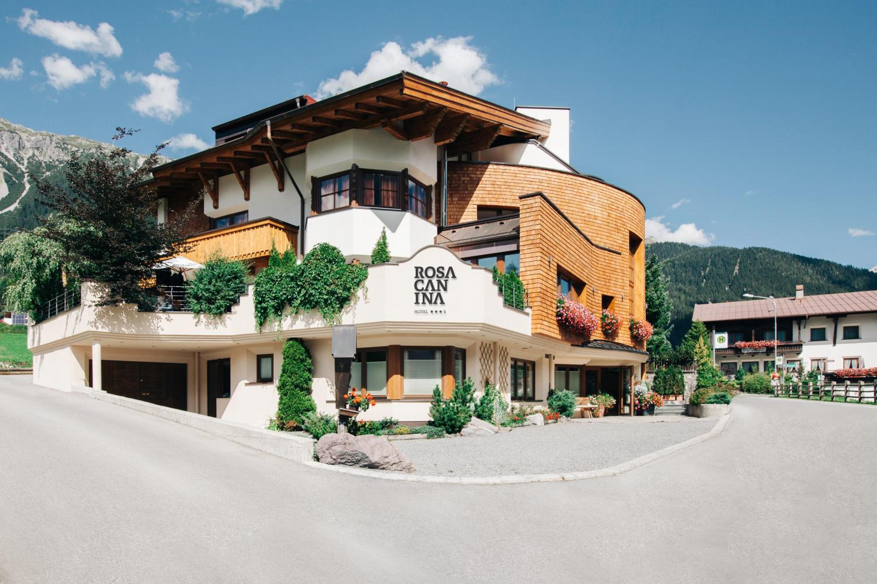 Hotel Rosa Canina Superior - Image 1