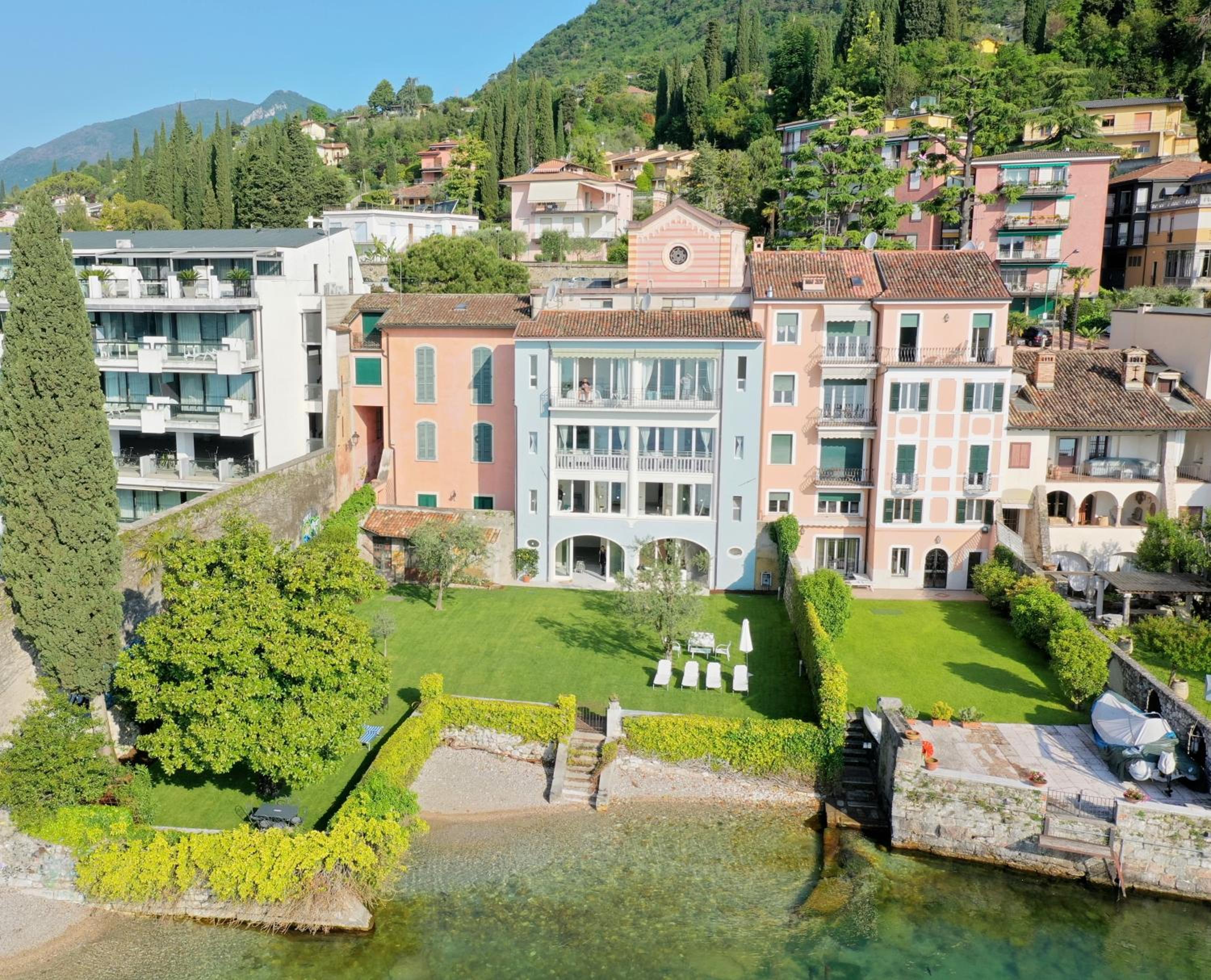 Hotel Luxury Lake View Apartments - Image 1