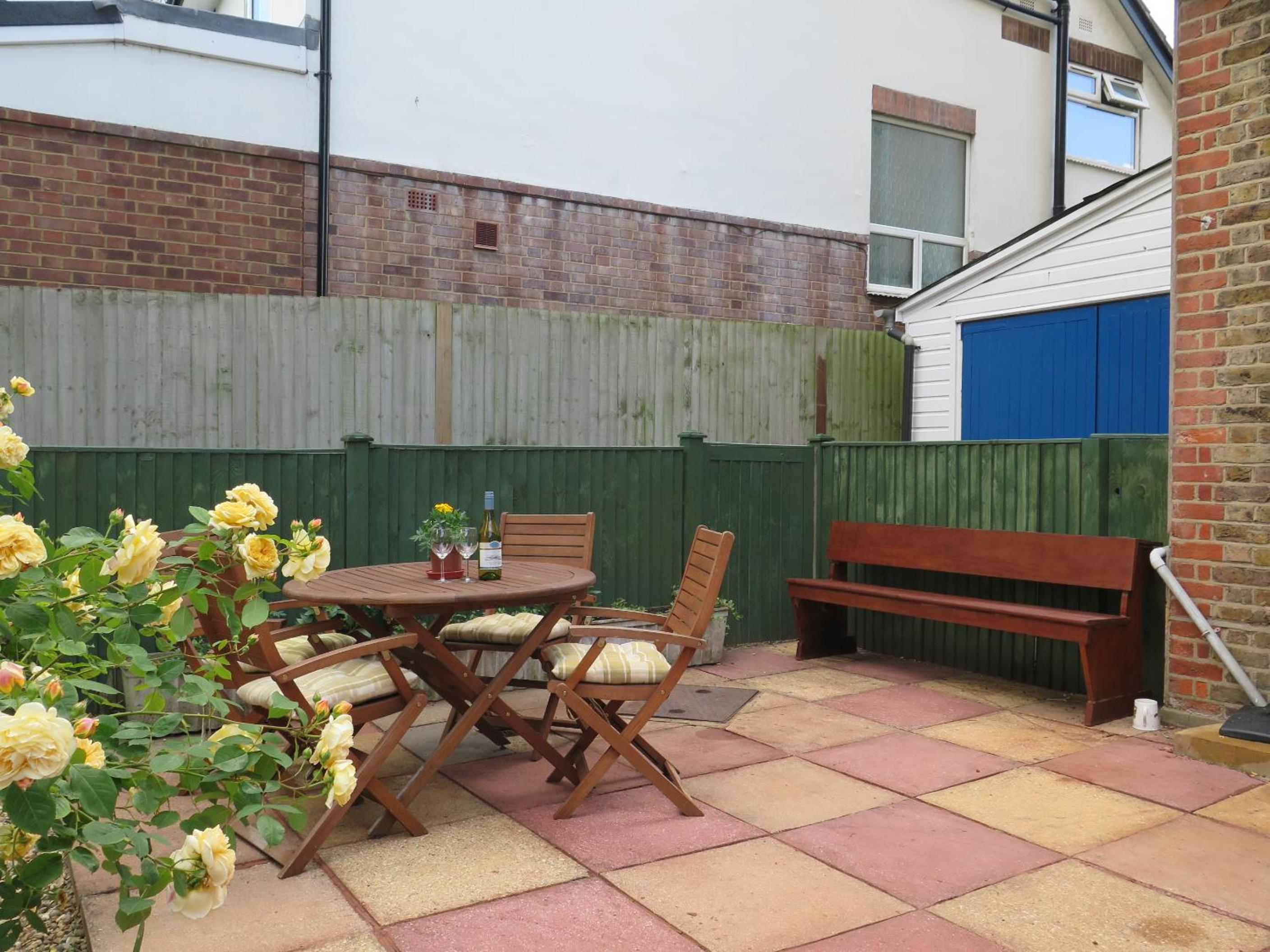 Garden Flat, Ealing view 3