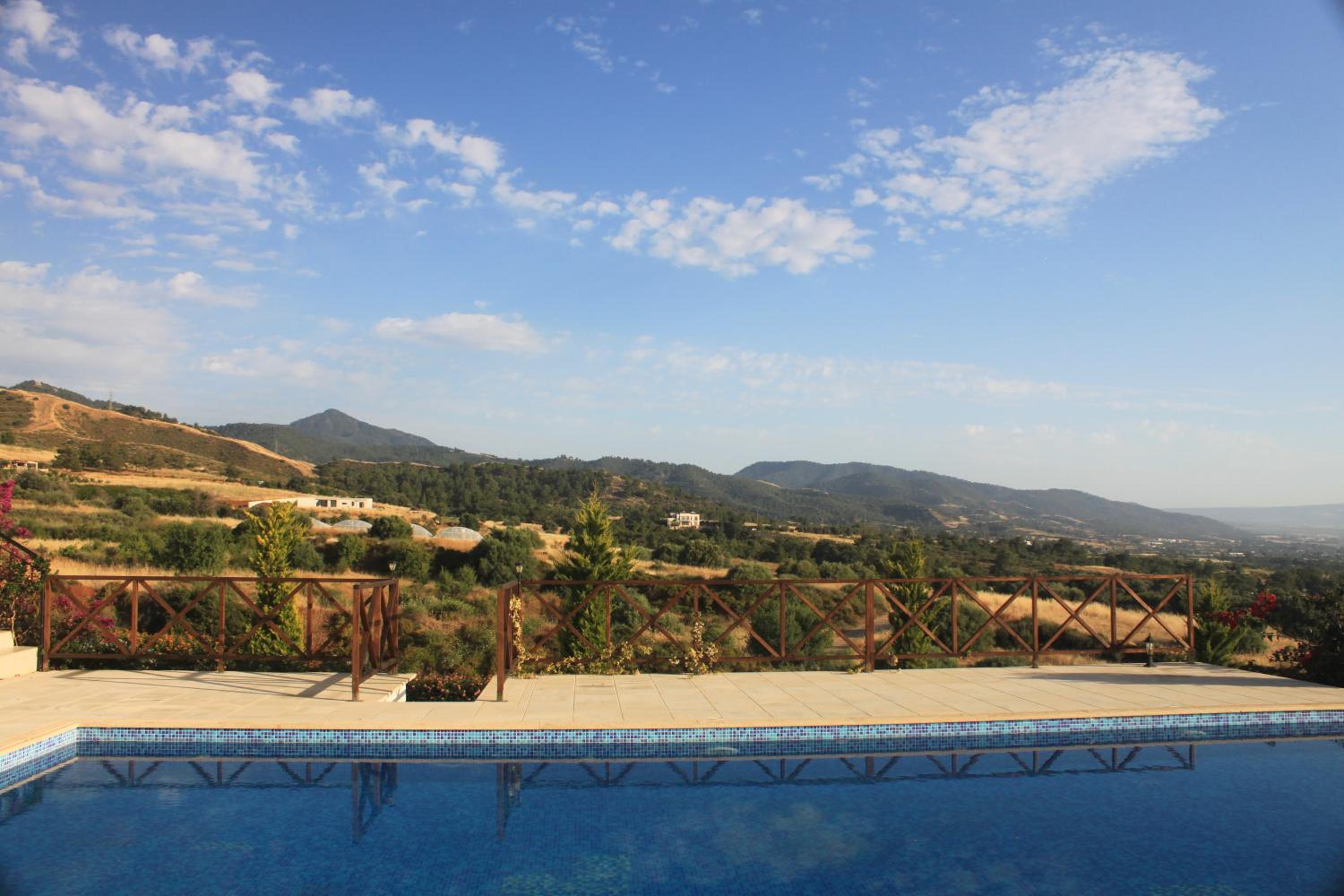 Martika Luxury Villa overlooking the Sea