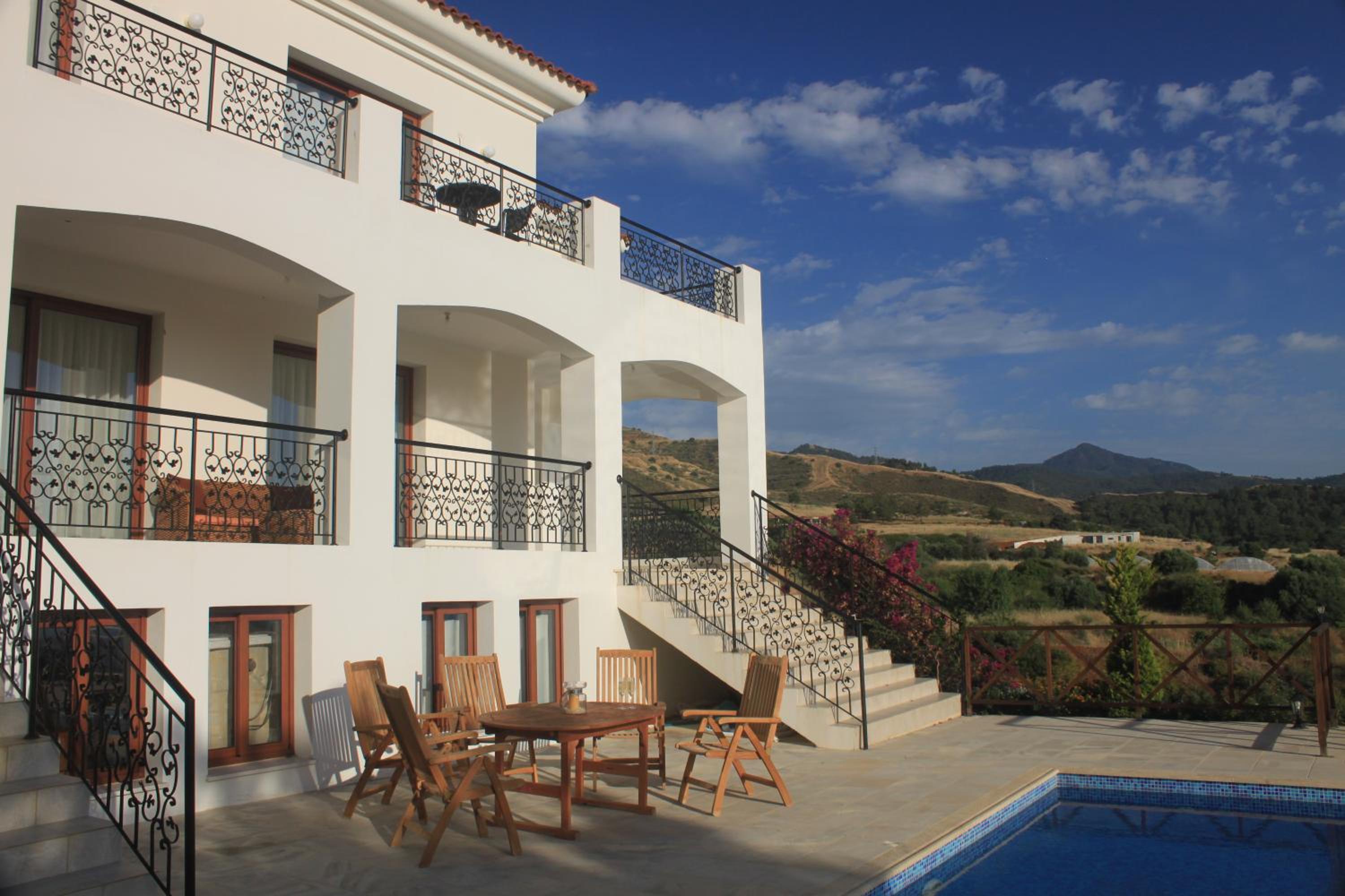 Martika Luxury Villa overlooking the Sea