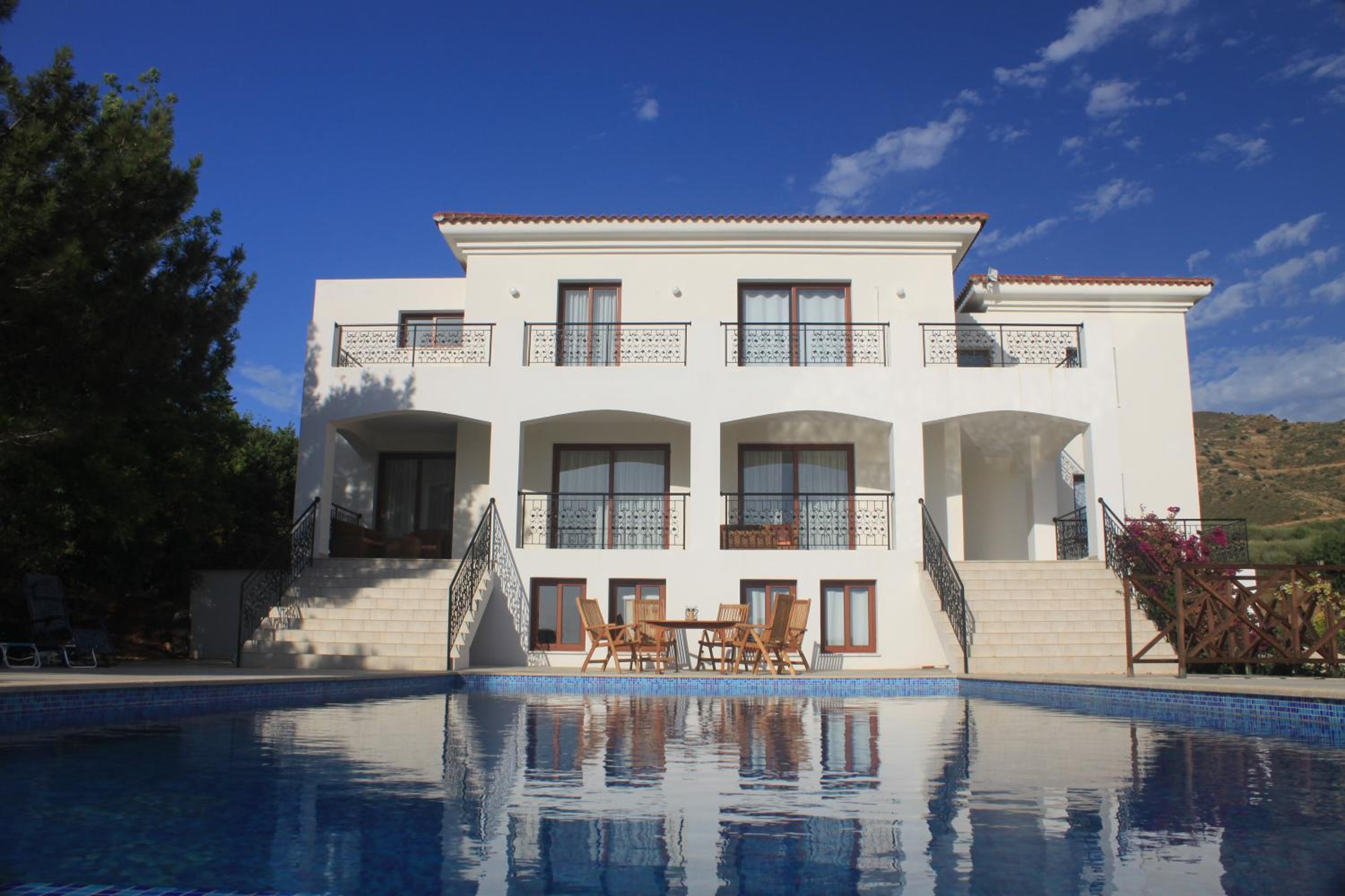 Martika Luxury Villa overlooking the Sea
