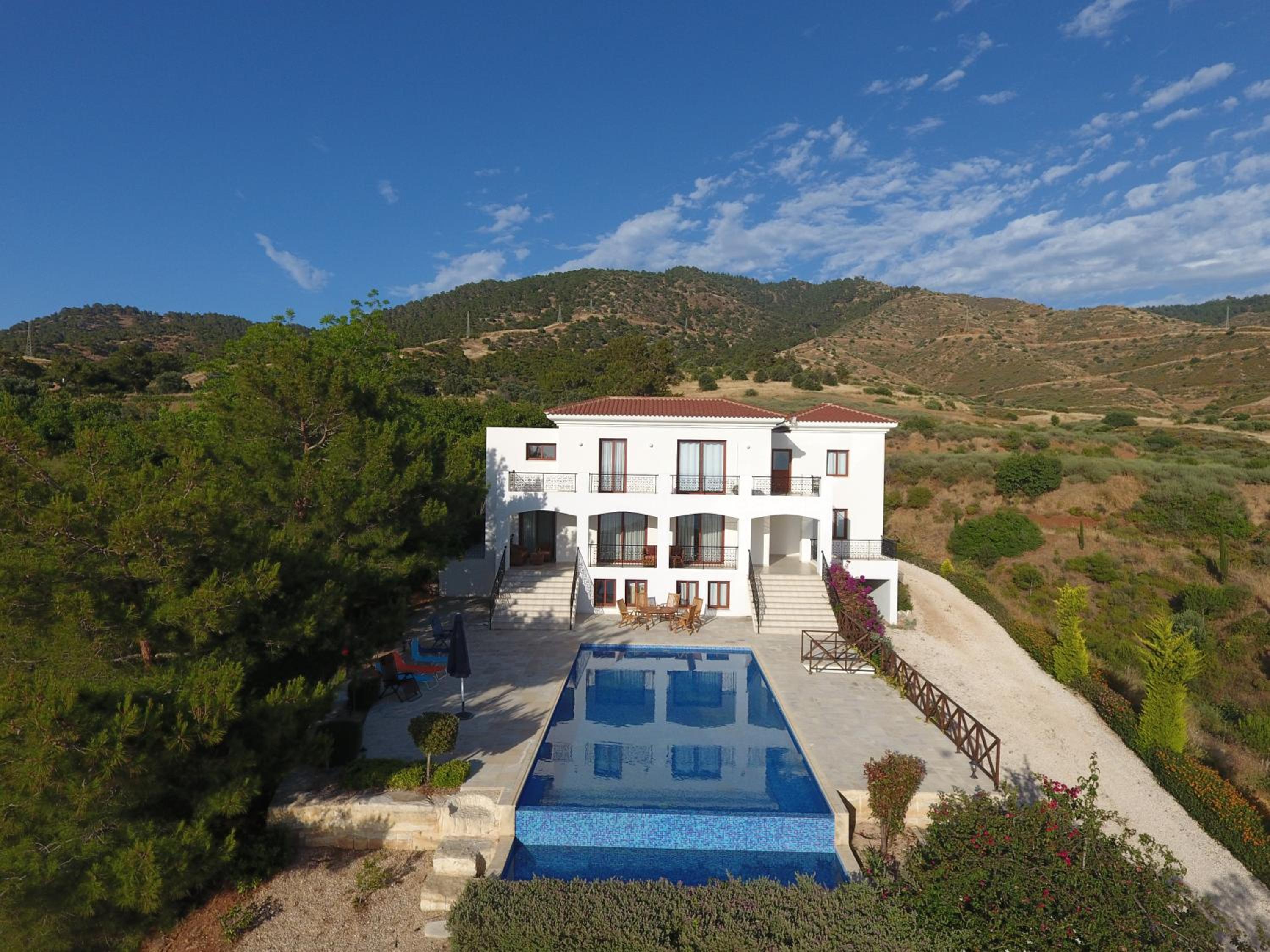 Martika Luxury Villa overlooking the Sea