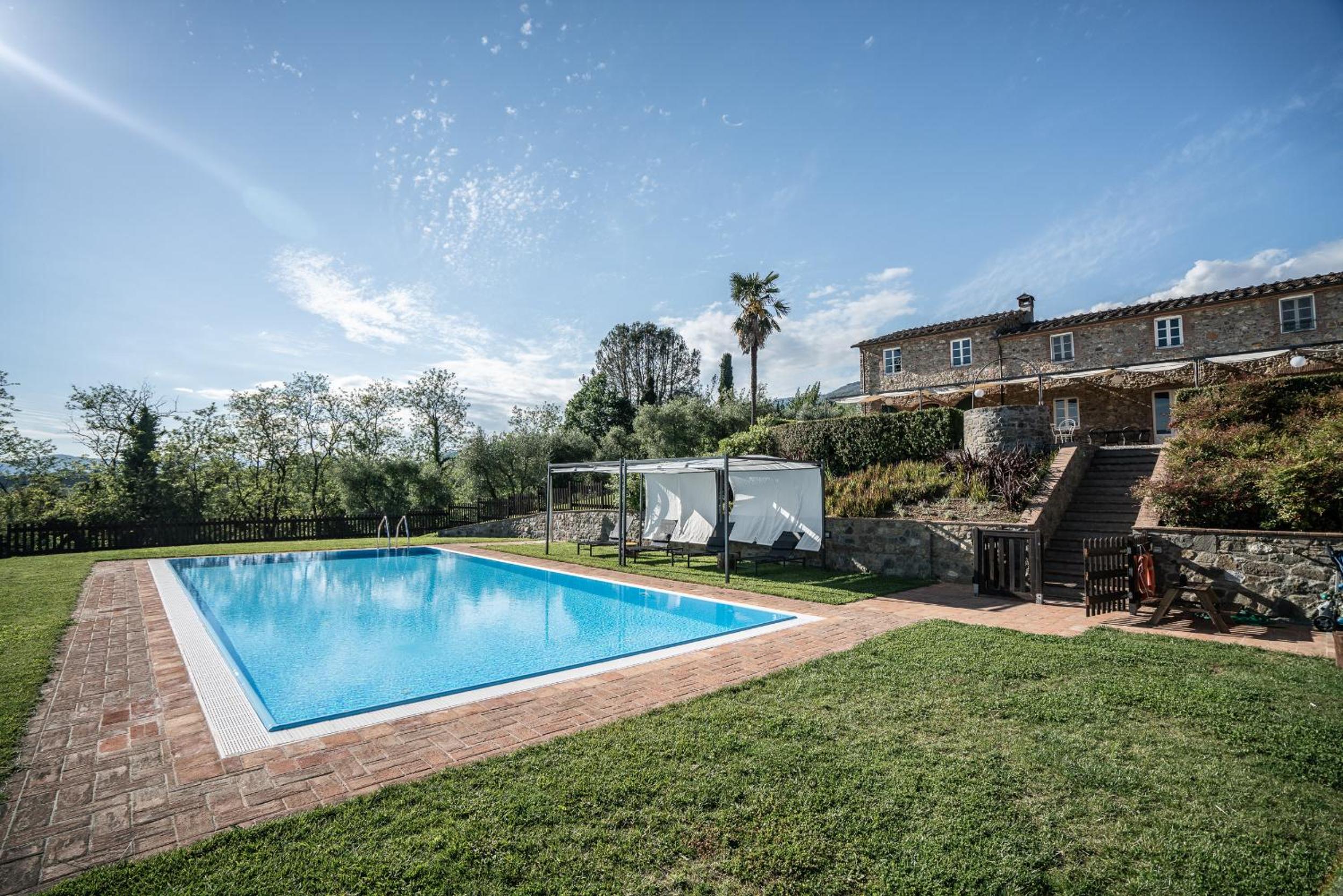Appartamento con vista panoramica e piscina