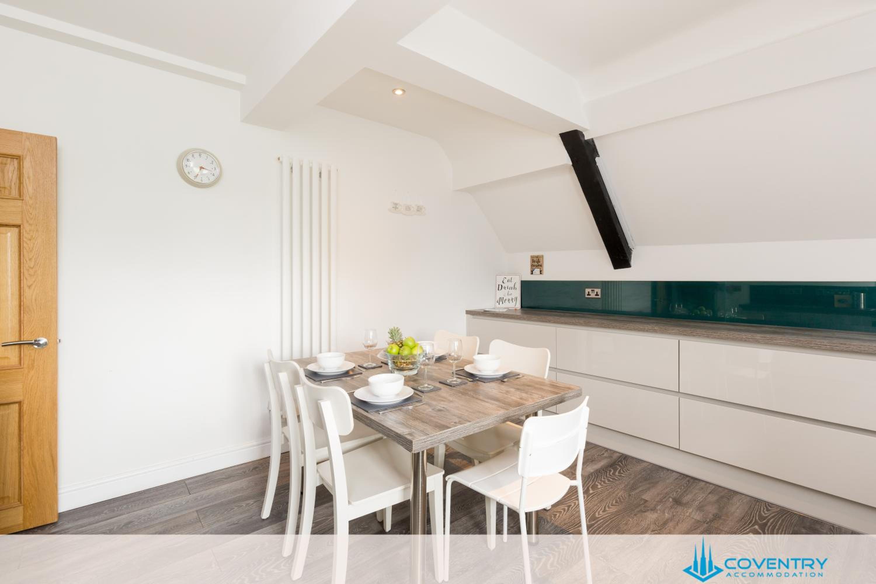 2 Bedroom Apartment, NEC, HS2, BHX, JLR - Devereux House, Hosted By Coventry Accommodation view 5