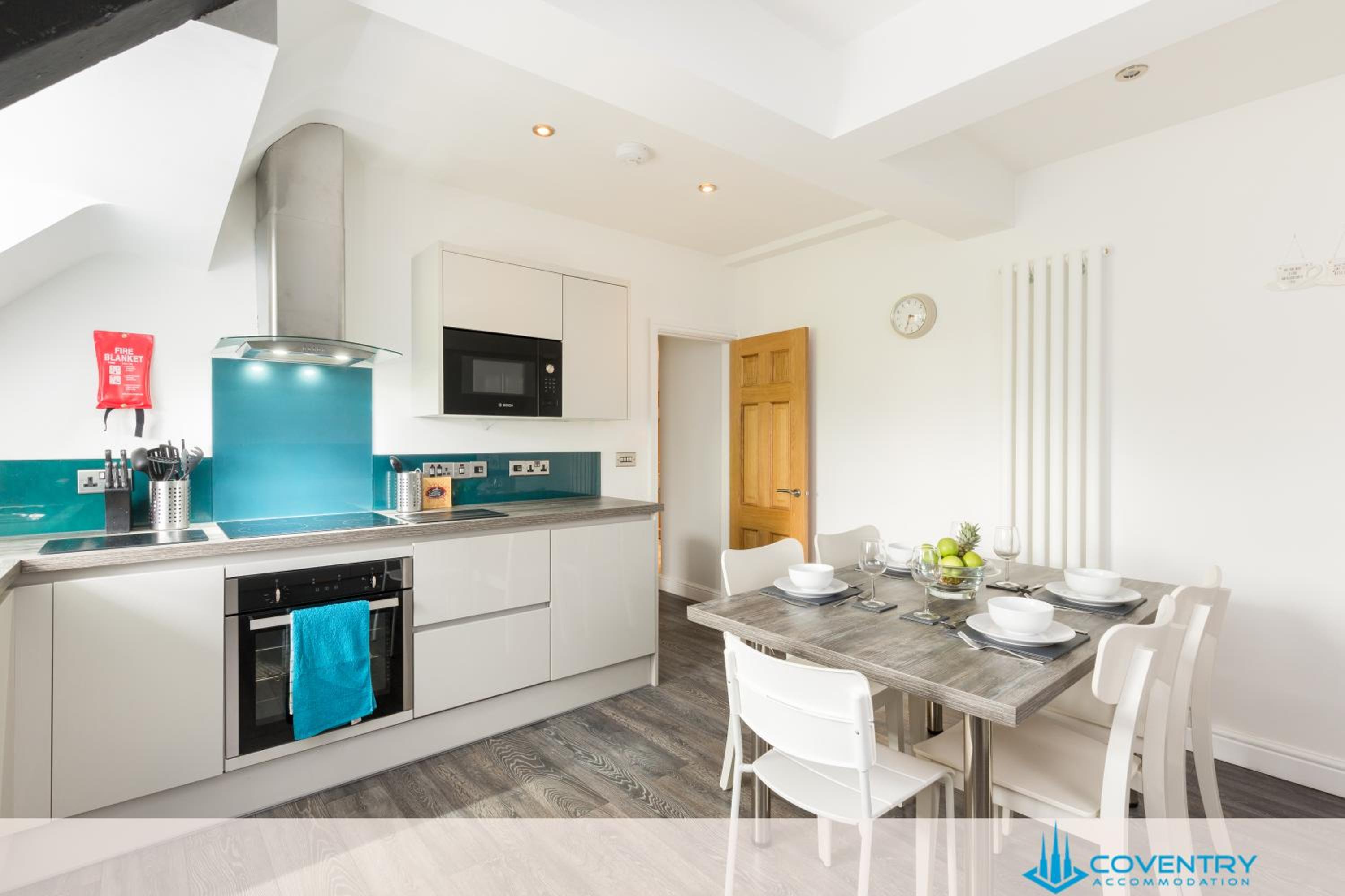 2 Bedroom Apartment, NEC, HS2, BHX, JLR - Devereux House, Hosted By Coventry Accommodation view 2