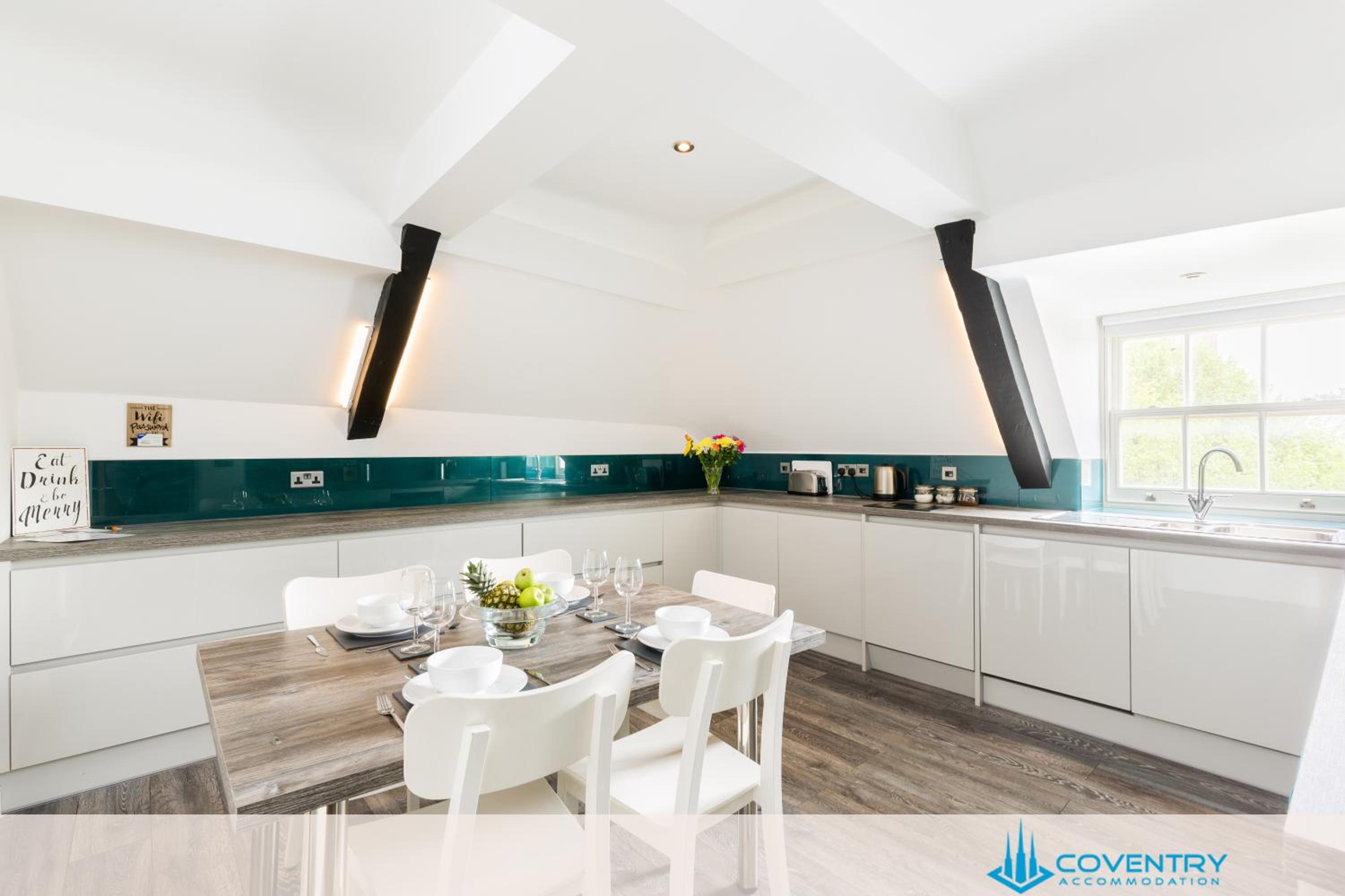 2 Bedroom Apartment, NEC, HS2, BHX, JLR - Devereux House, Hosted By Coventry Accommodation view 3