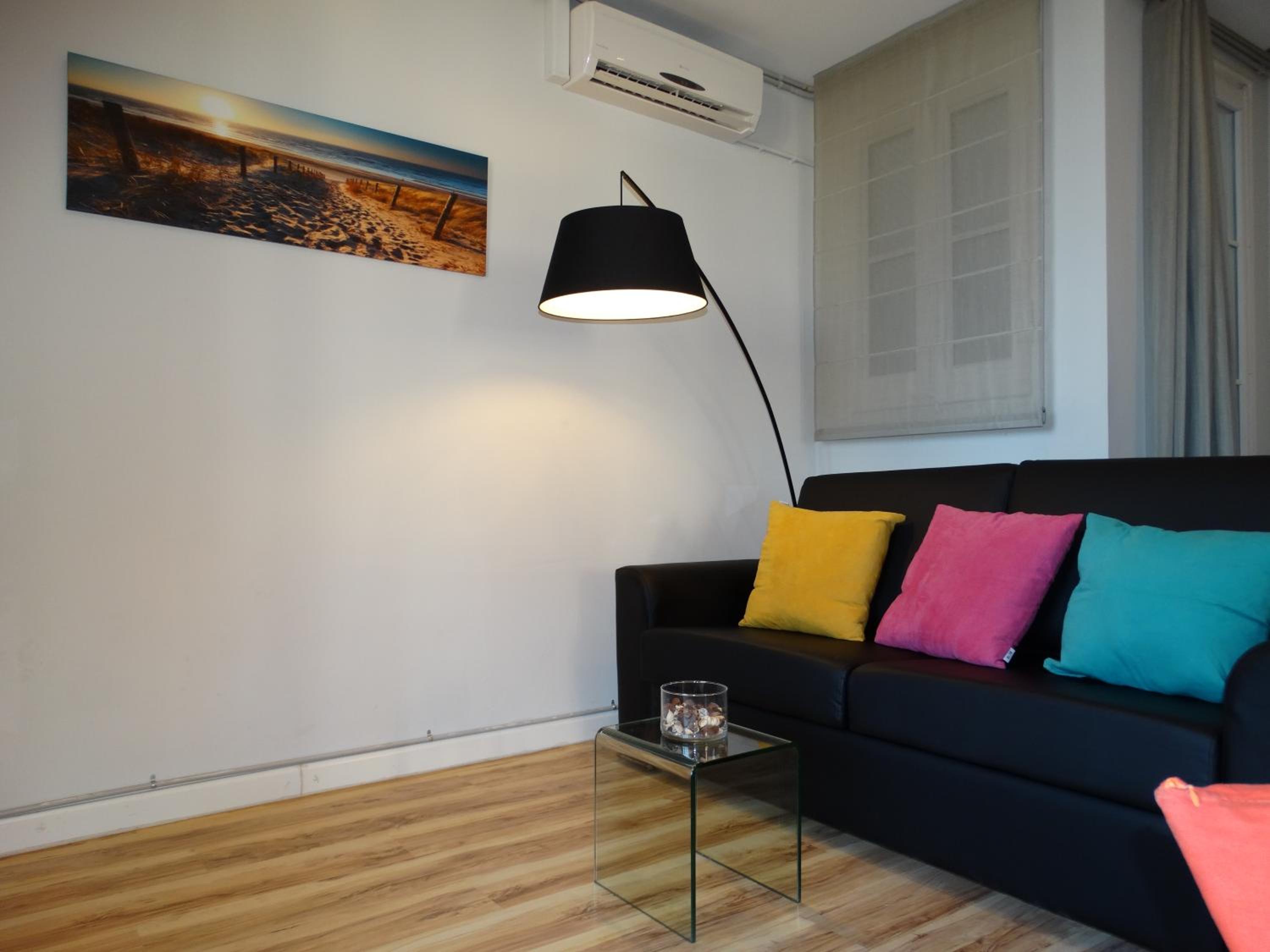 Feel at Sants Apartments
