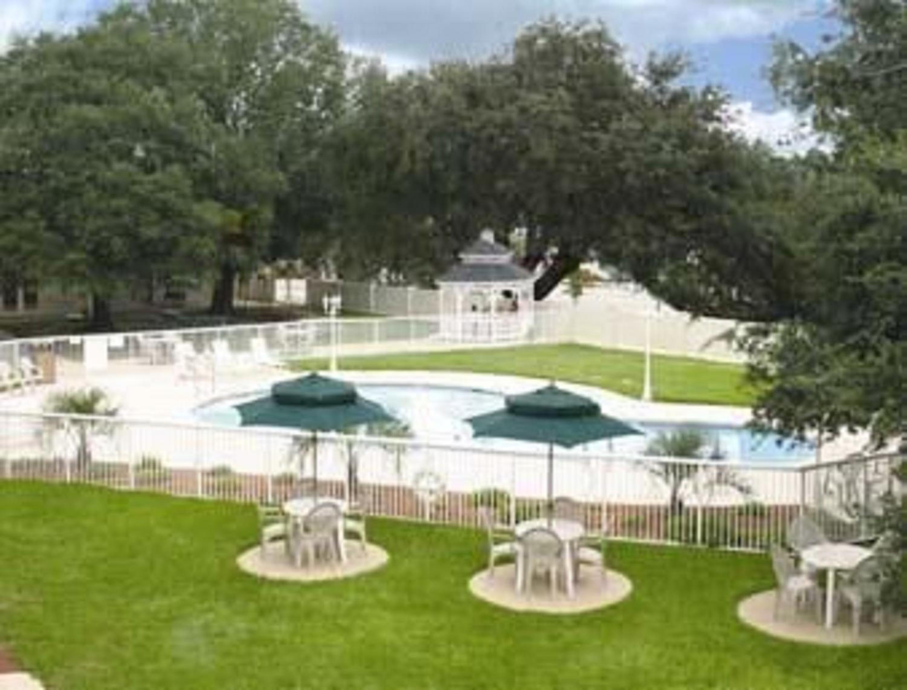 Jacksonville Vacations - Motel 6-Jacksonville, NC - Property Image 4