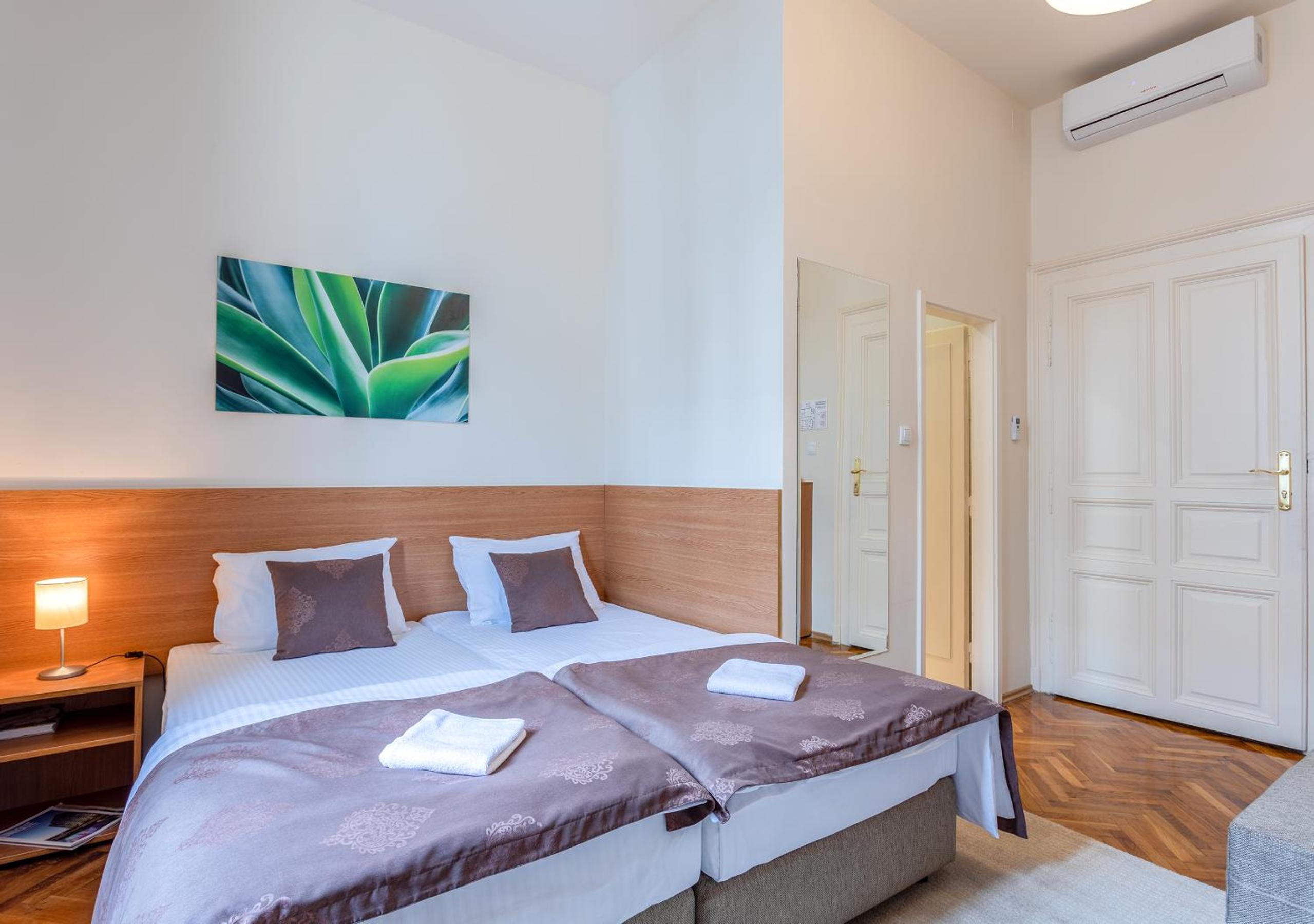 Booking En Suite