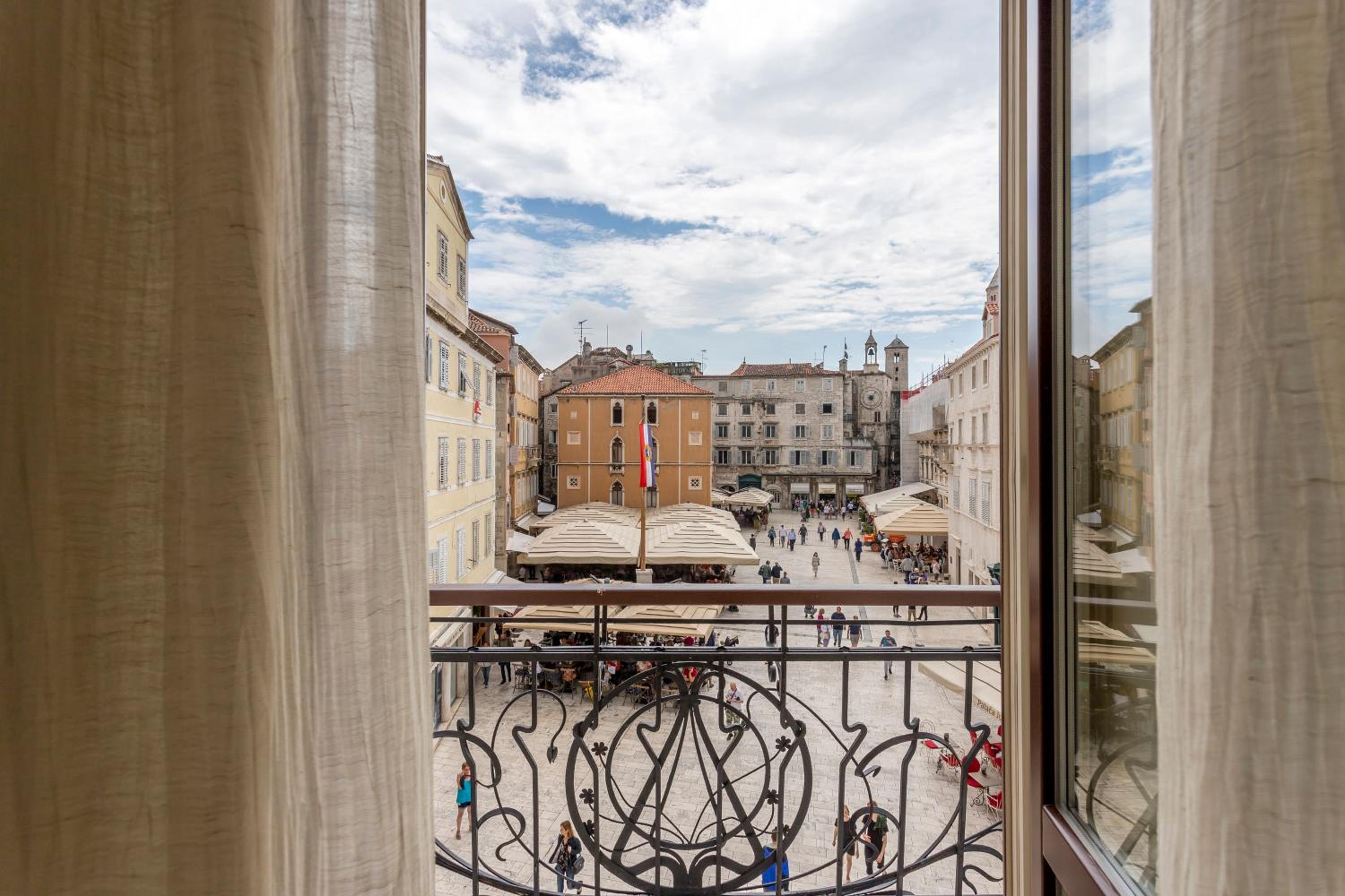 Royal Piazza view 3