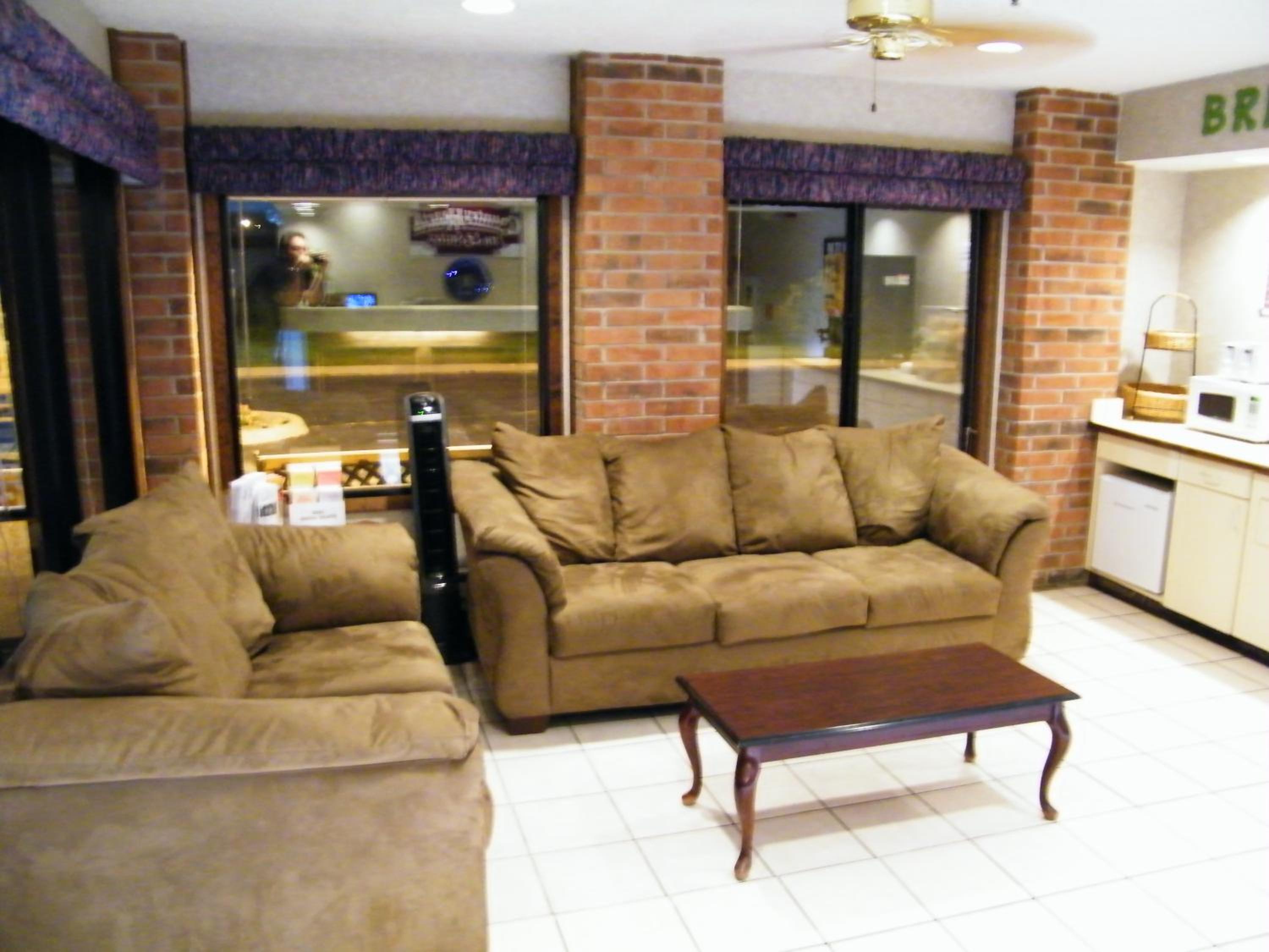 Capital O Amerihost Inn and Suites Mexico Hwy 54 MO