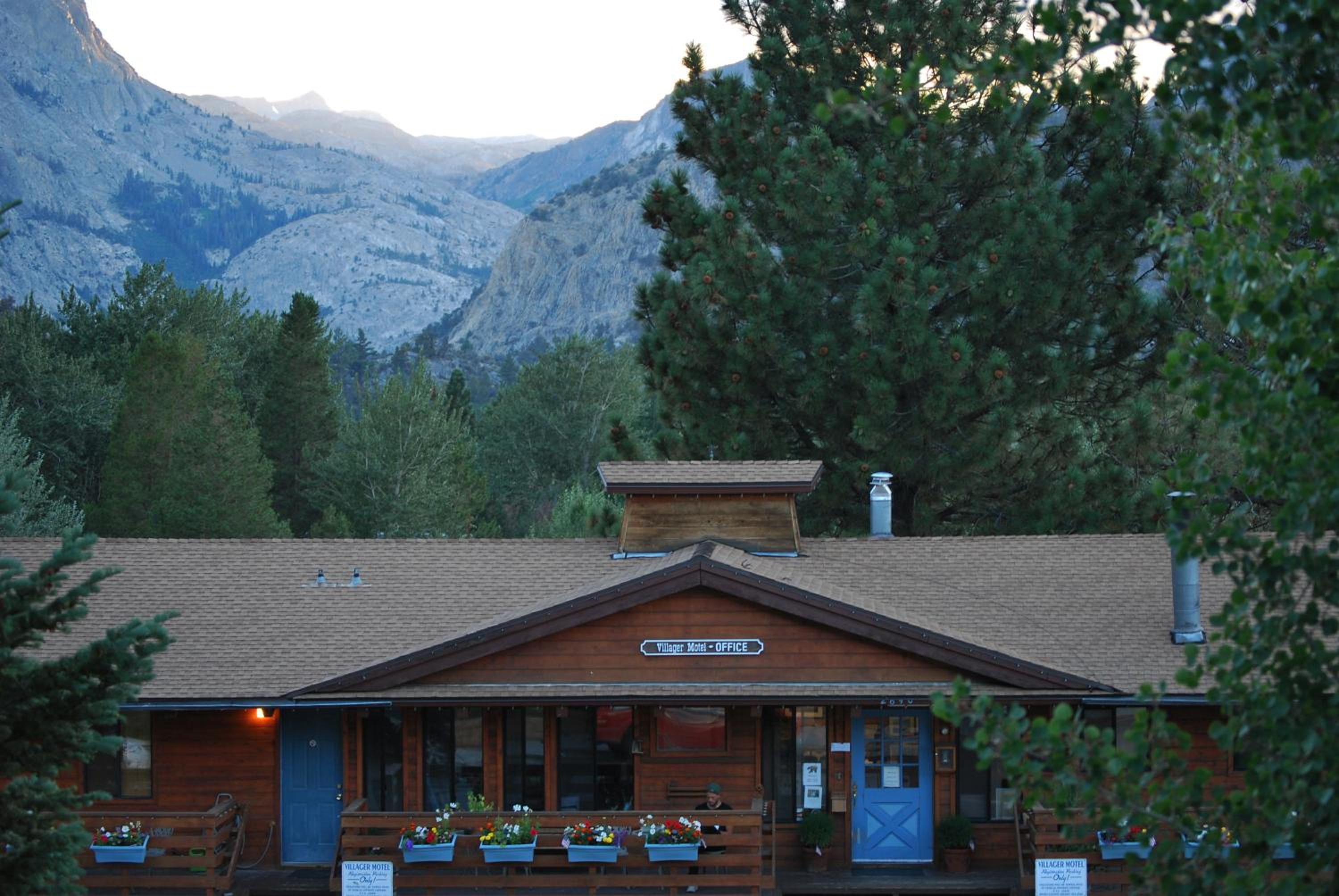 Hotel June Lake Villager - Image 1
