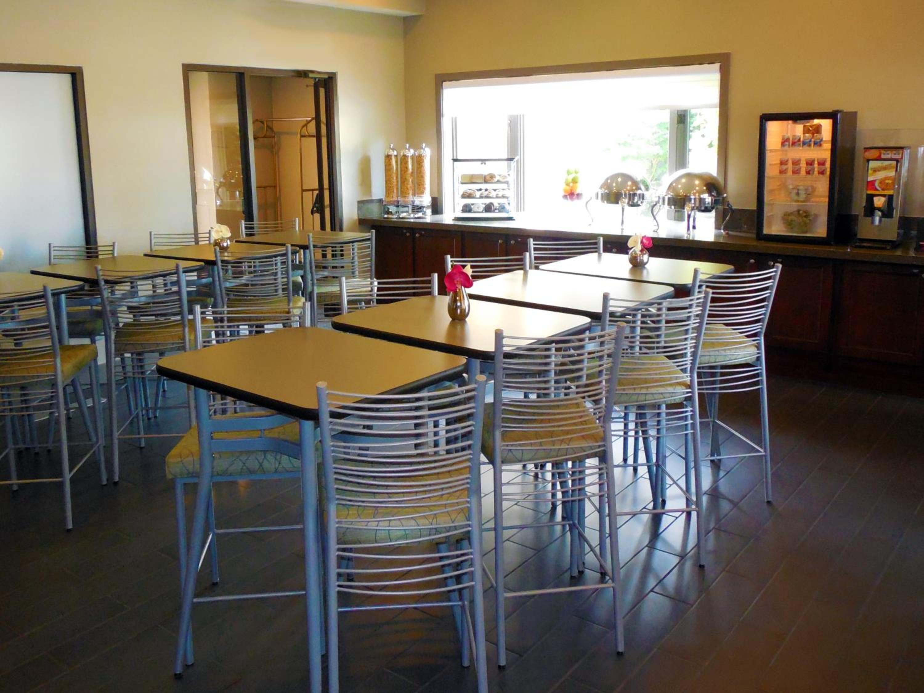 Bloomington Vacations - Eastland Suites Hotel  Conference Center - Property Image 18