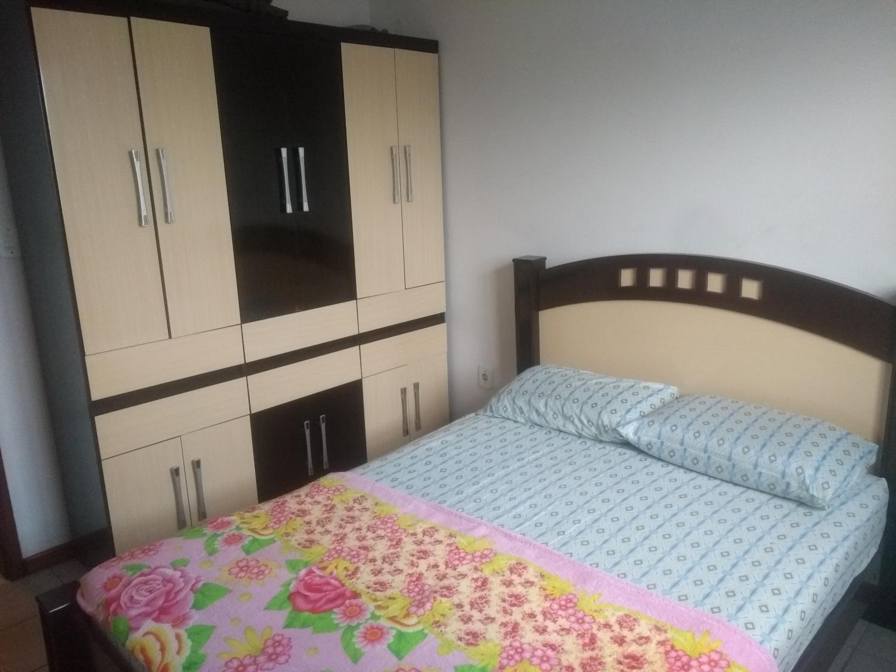 Casa com 2 quartos em condomínio
