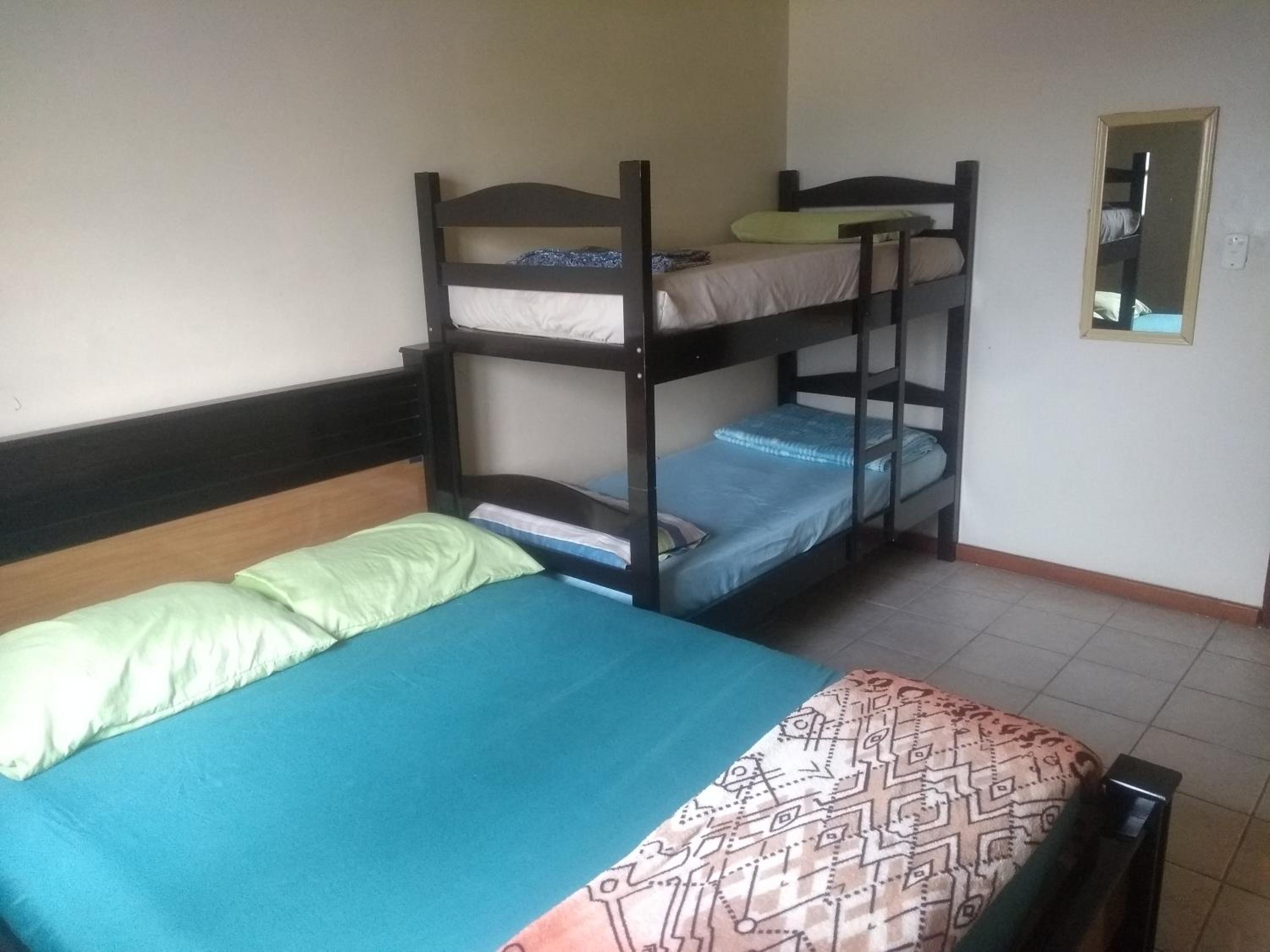 Casa com 2 quartos em condomínio