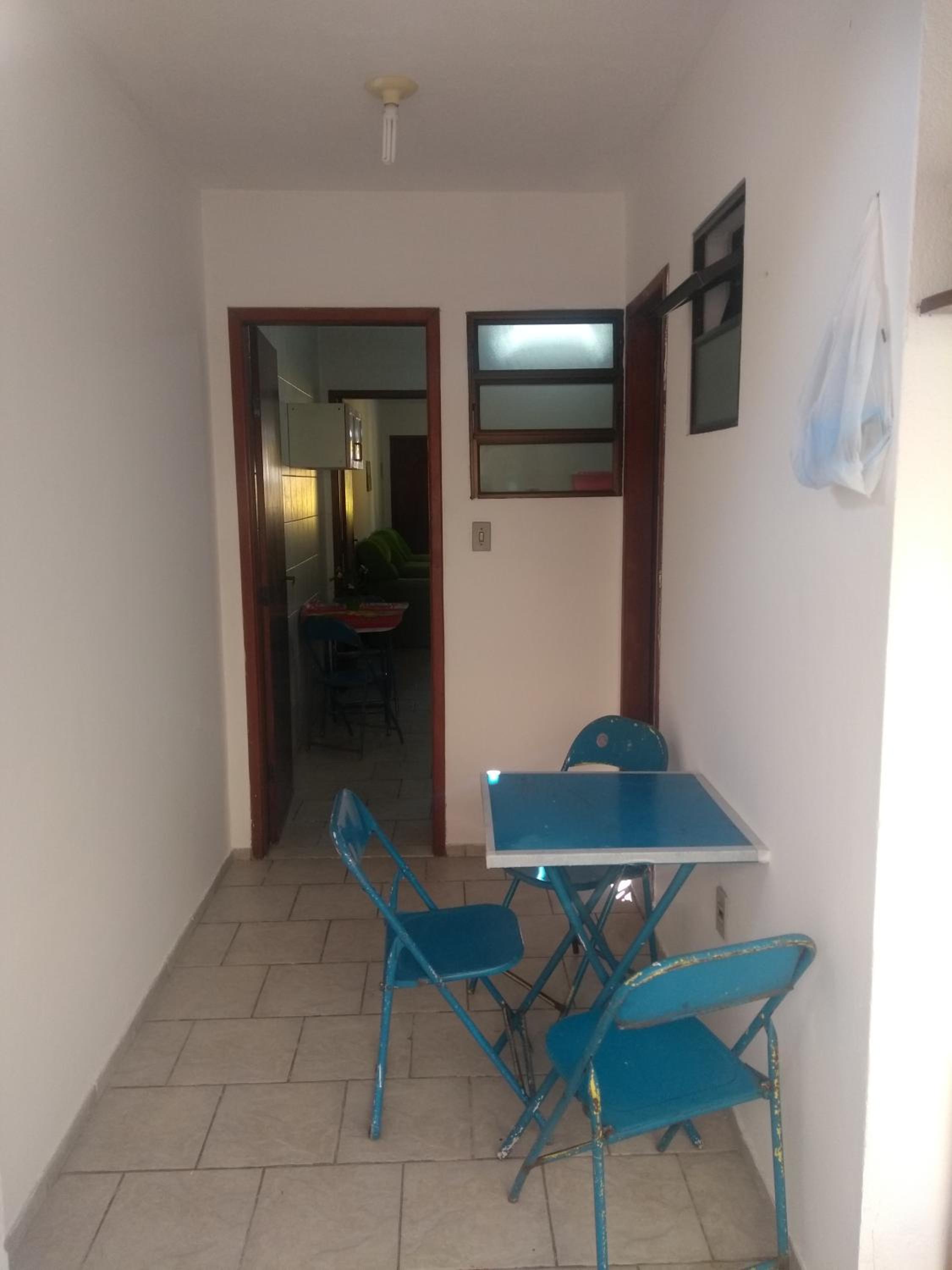 Casa com 2 quartos em condomínio