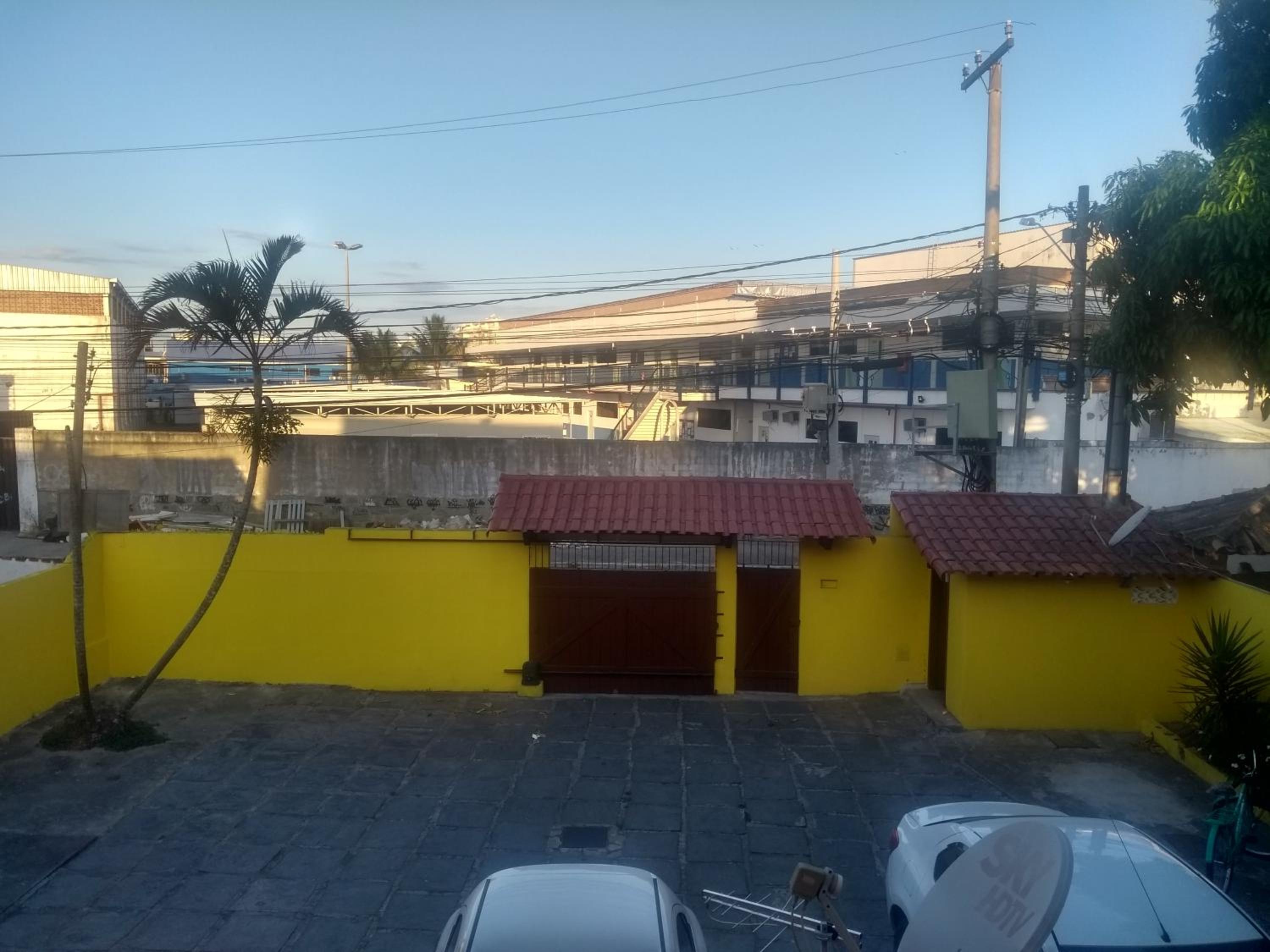 Casa com 2 quartos em condomínio